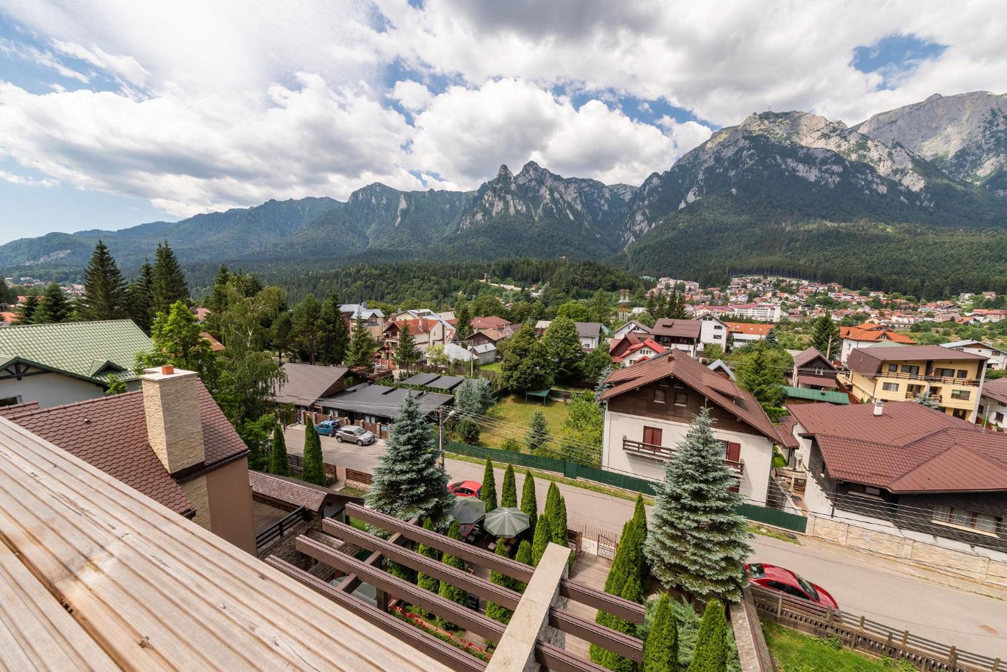 Double Room with Mountain View - Photo 2