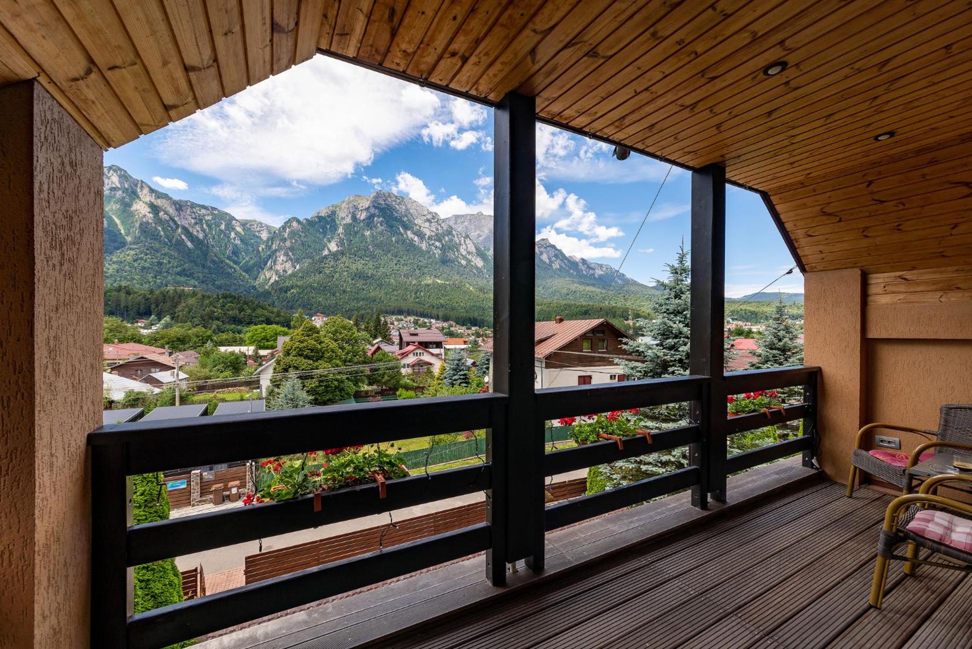 Freya Room with Mountain View - Photo 11