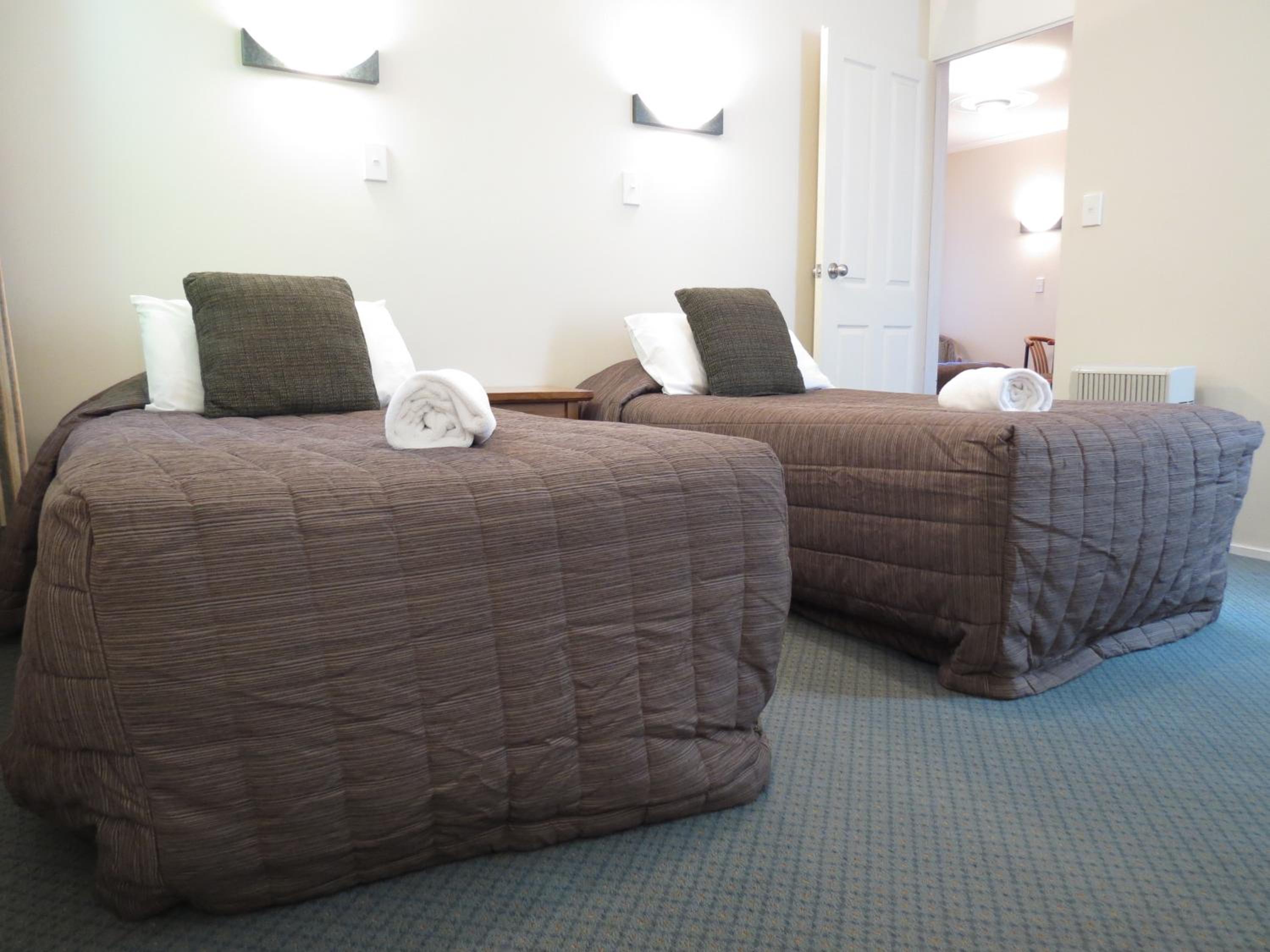 Superior Family Room - Photo 2