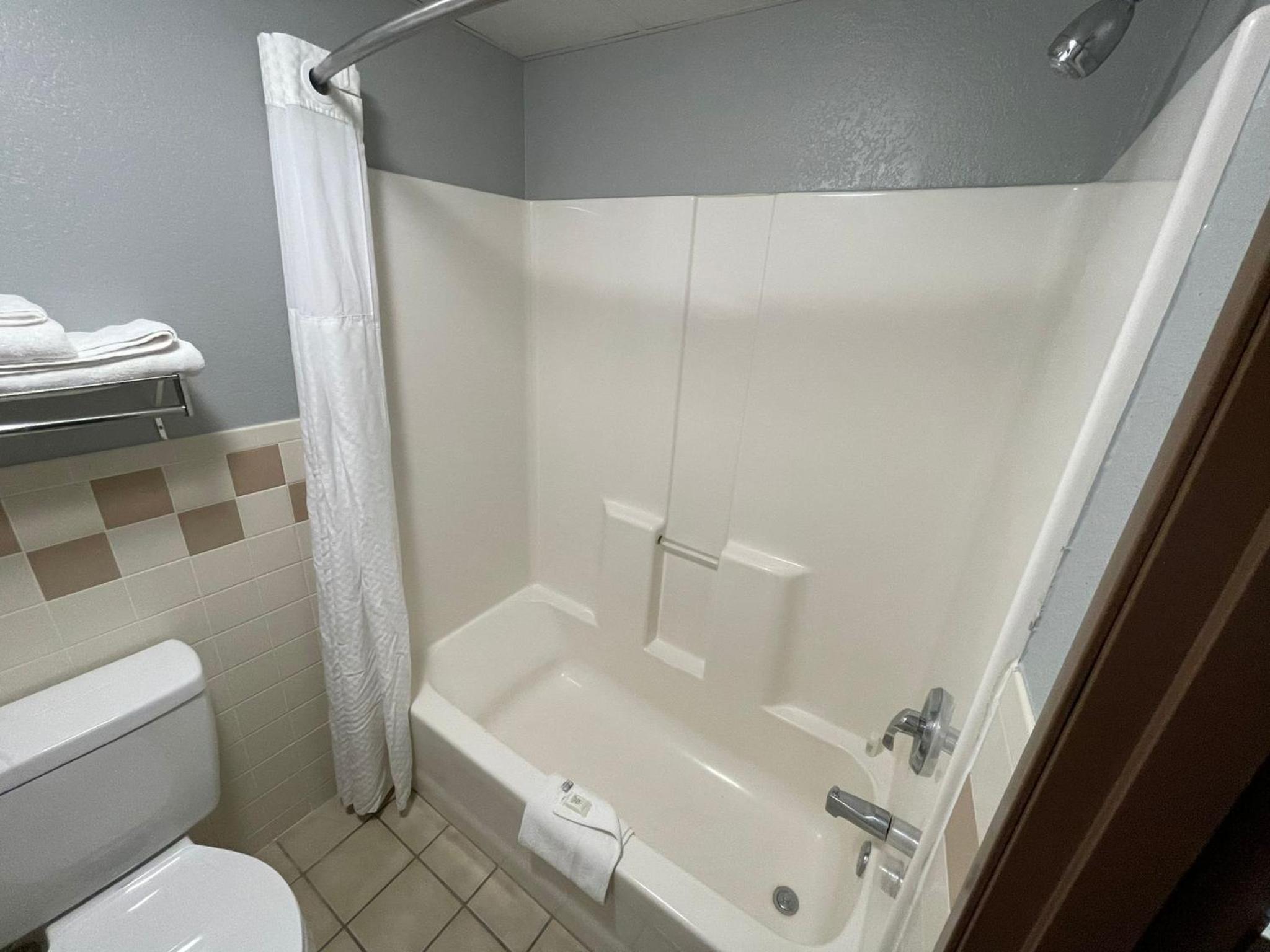 King Room - Non-Smoking photo 2