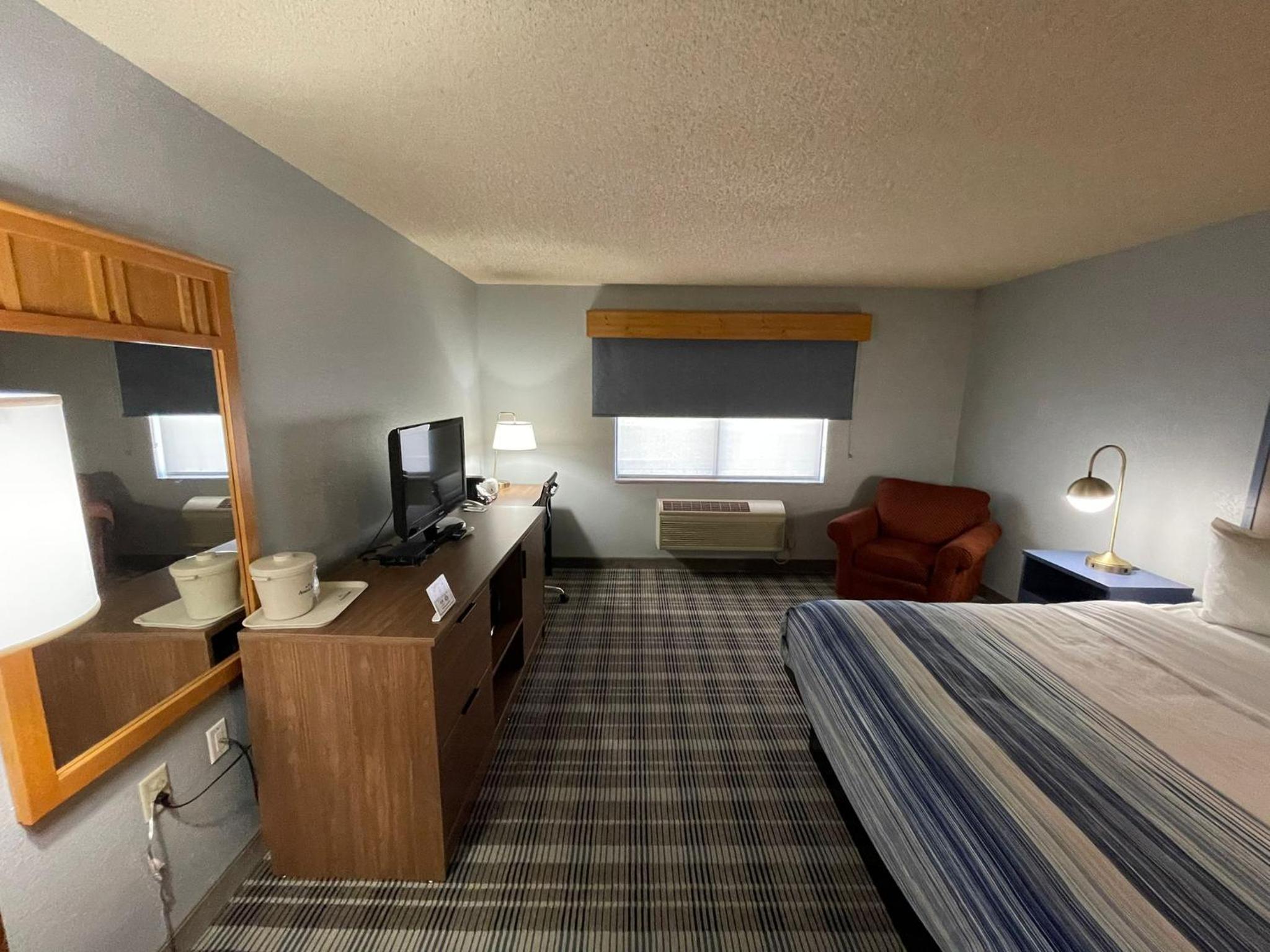 King Room - Non-Smoking photo 1