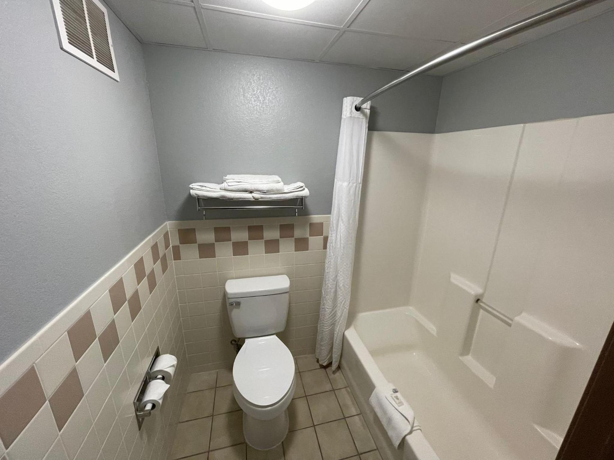 King Room - Non-Smoking photo 3