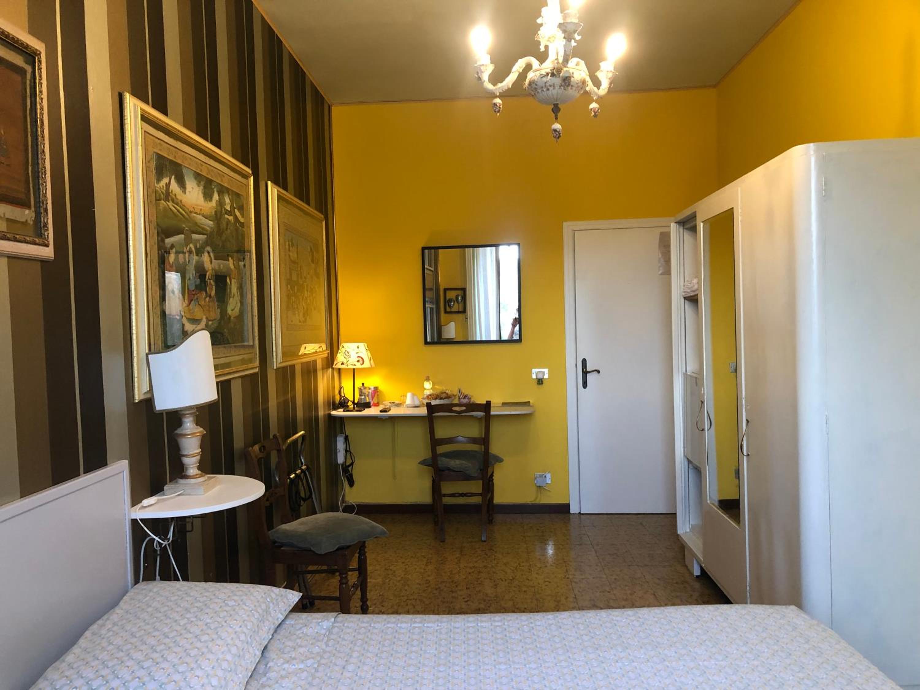 Double Room with Private Bathroom - Photo 1