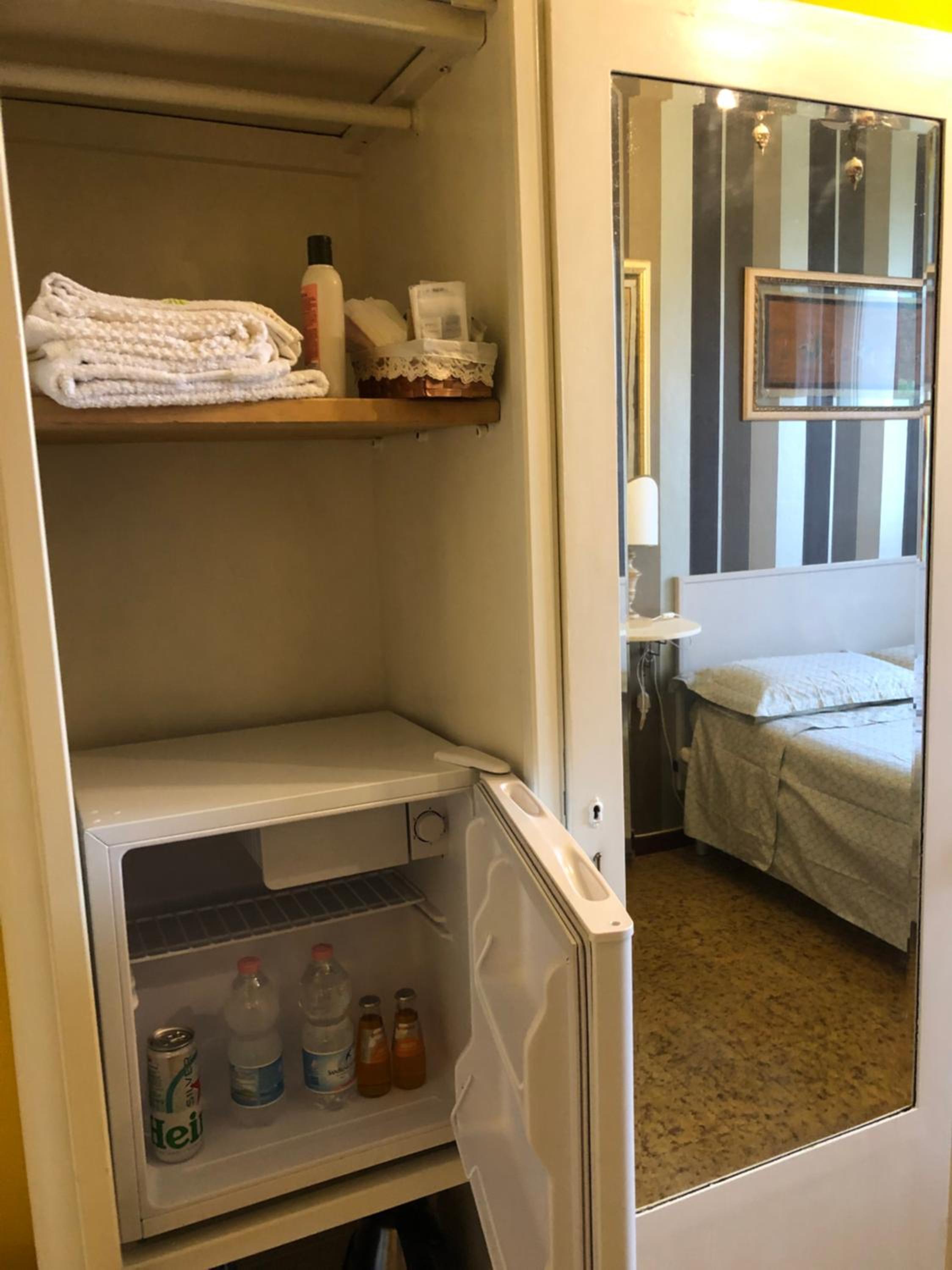 Double Room with Private Bathroom - Photo 26