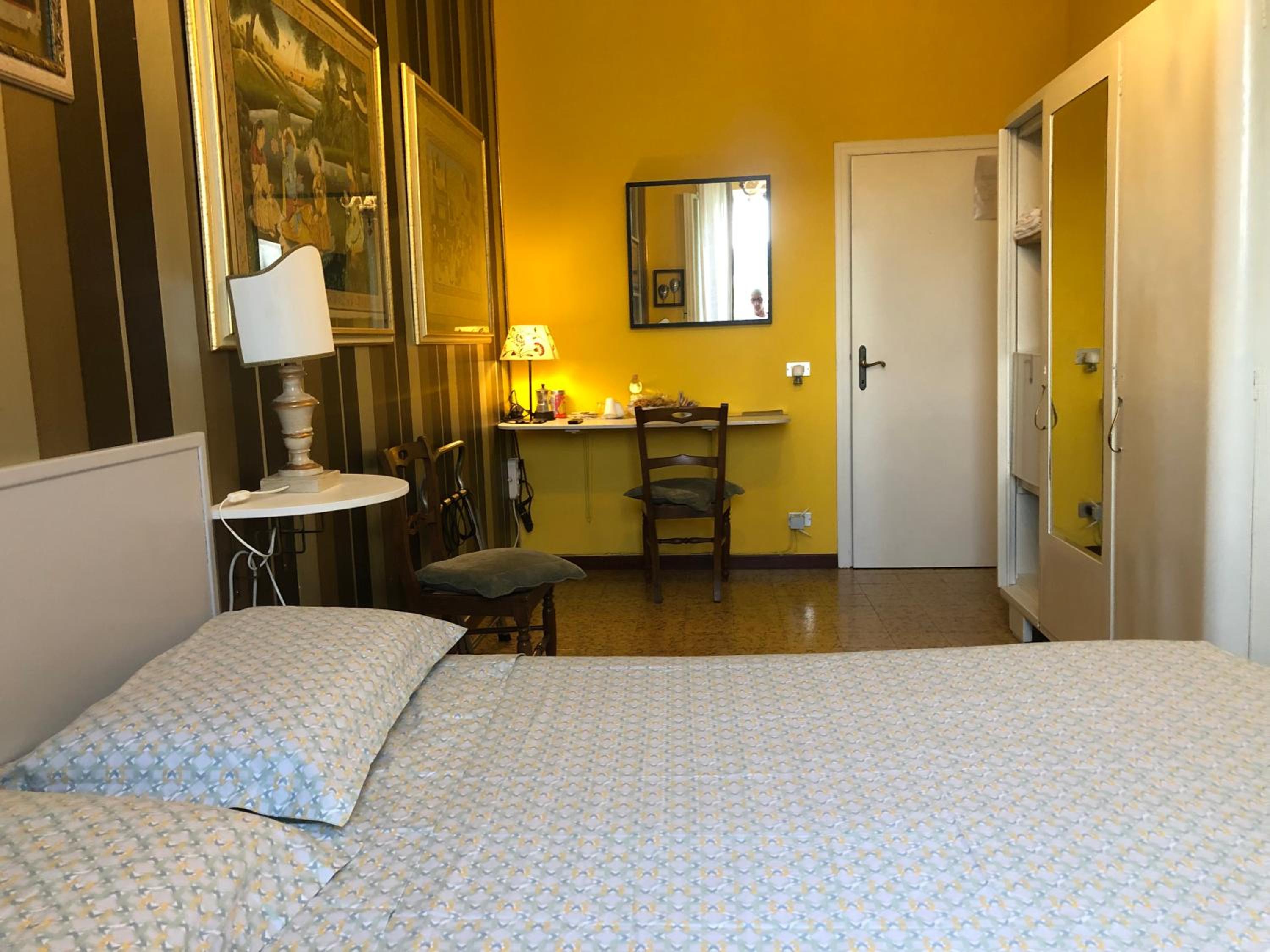 Double Room with Private Bathroom - Photo 28
