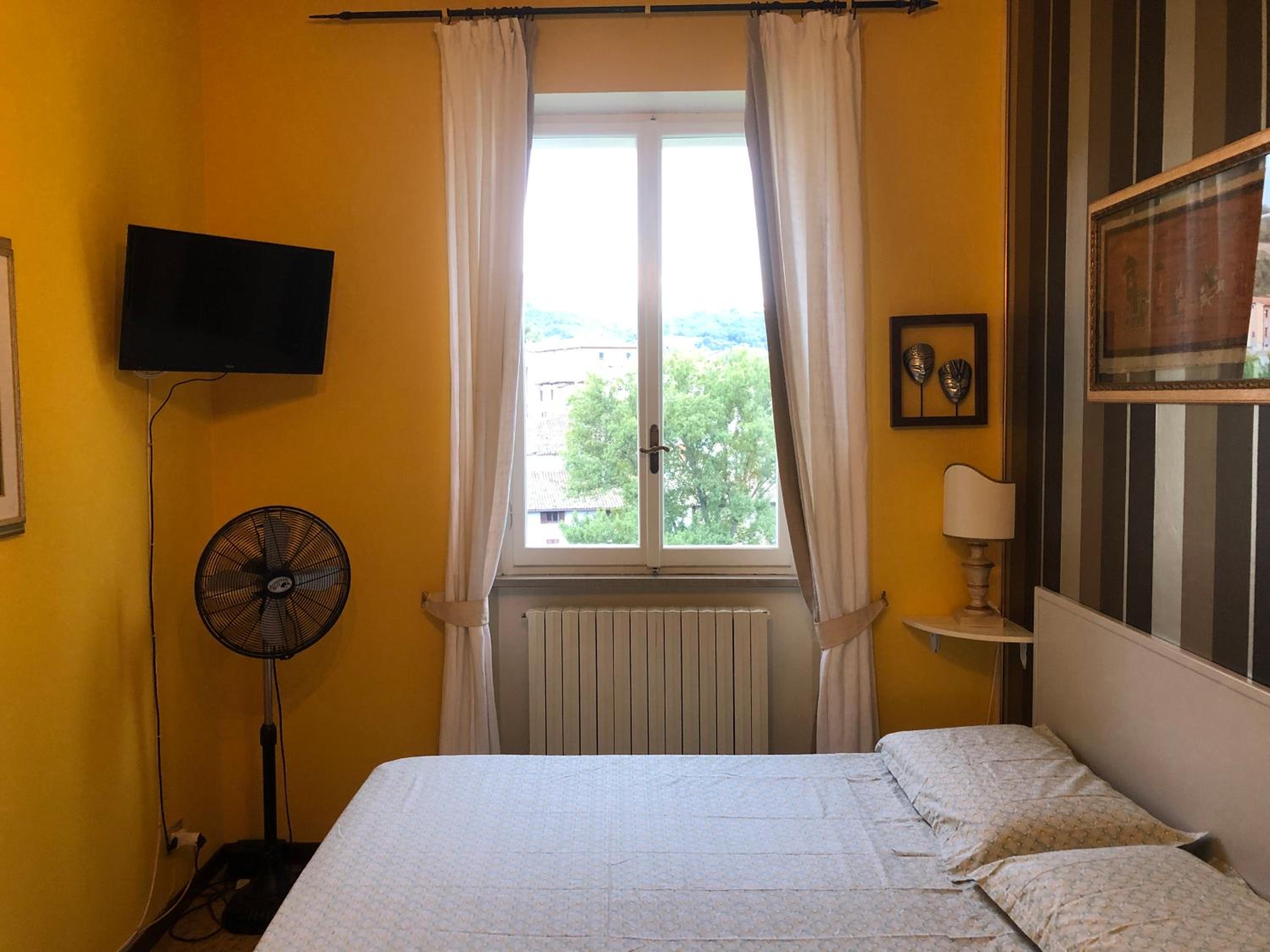 Double Room with Private Bathroom - Photo 24