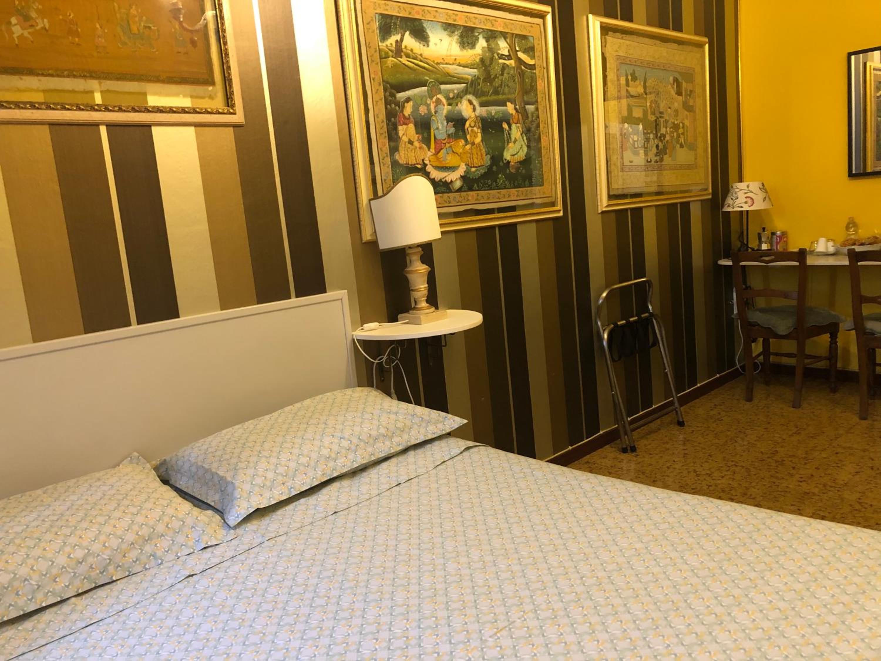 Double Room with Private Bathroom - Photo 21