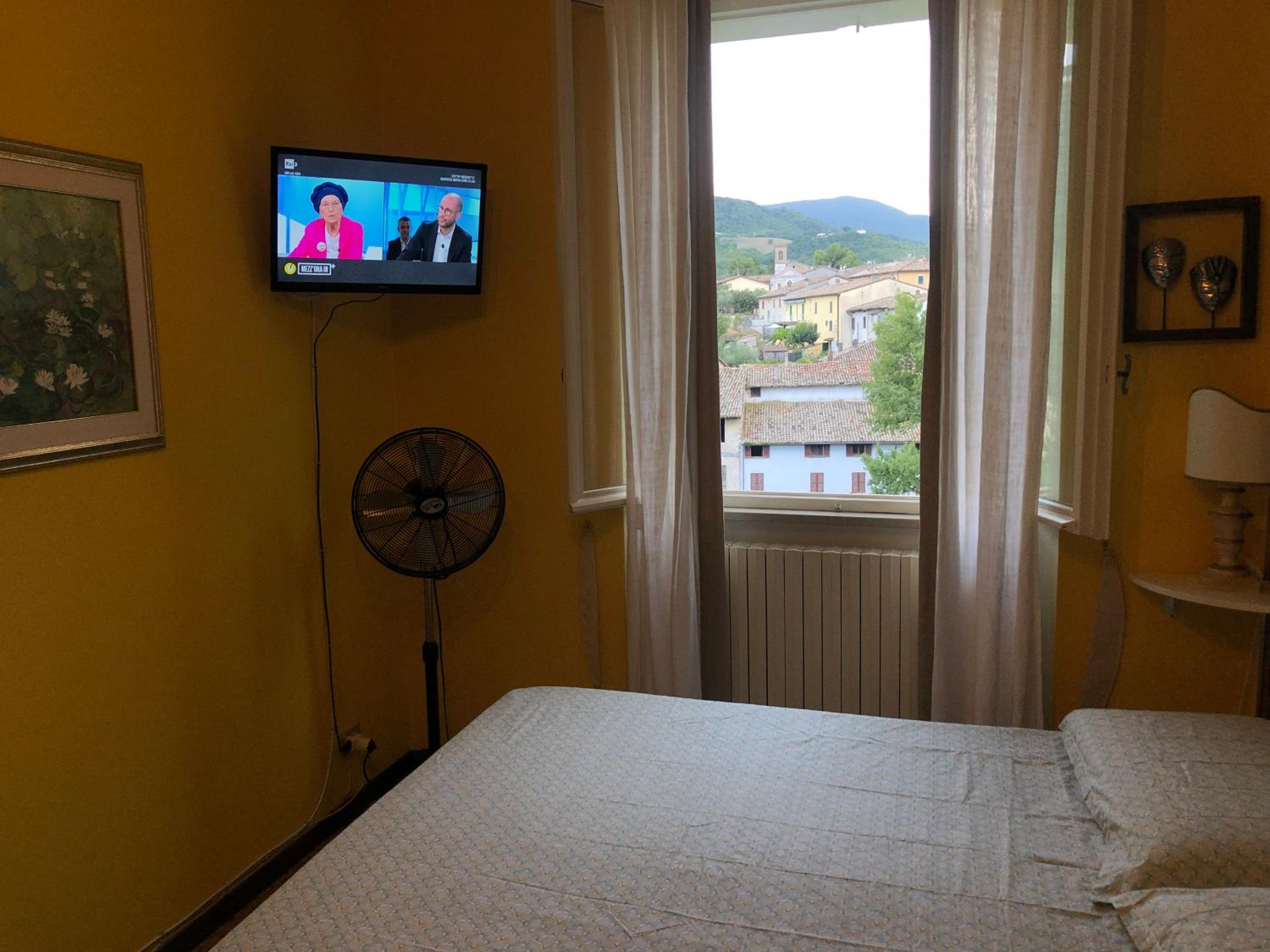 Double Room with Private Bathroom - Photo 18