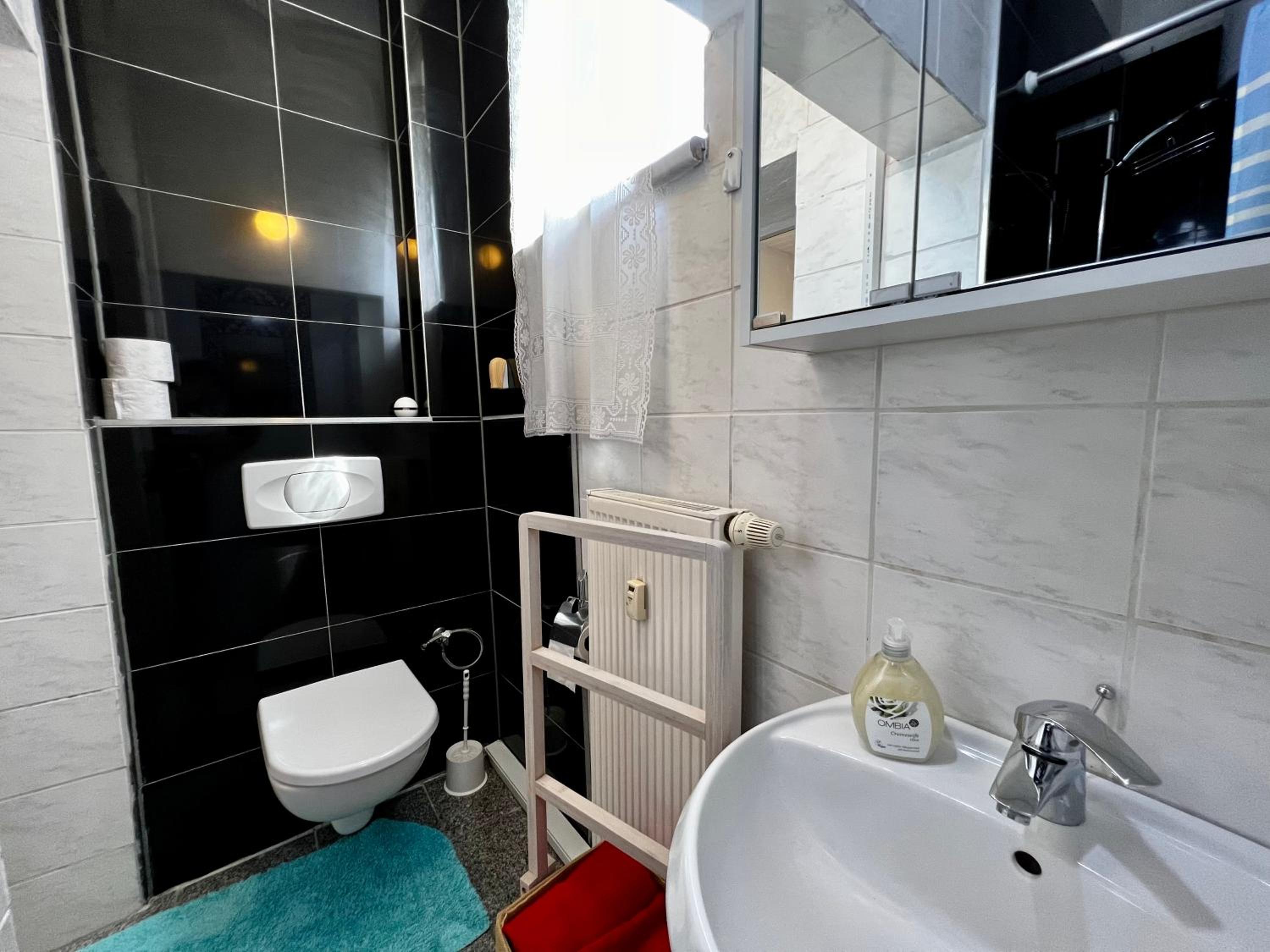 One-Bedroom Apartment - Photo 34