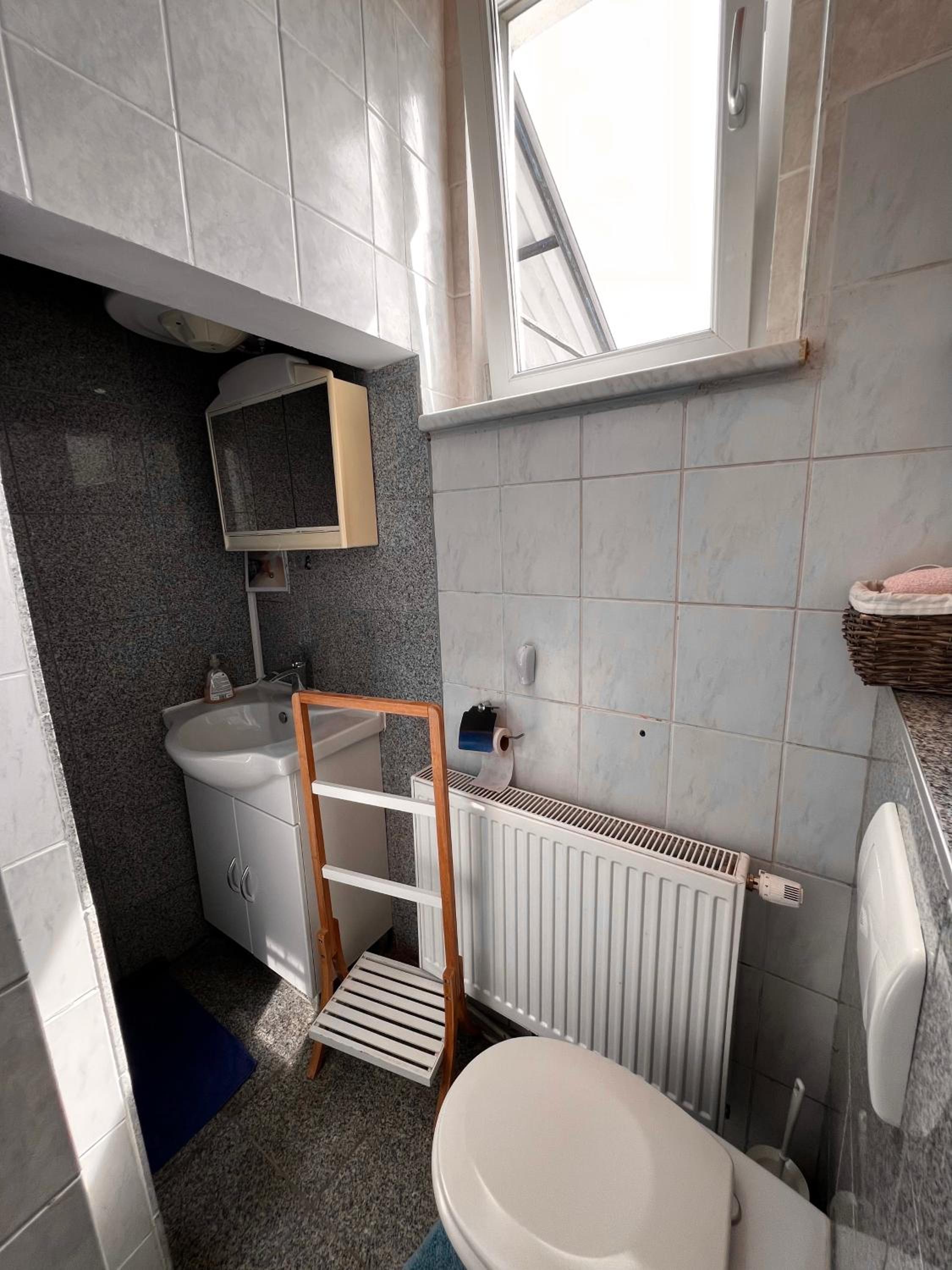 One-Bedroom Apartment - Photo 2