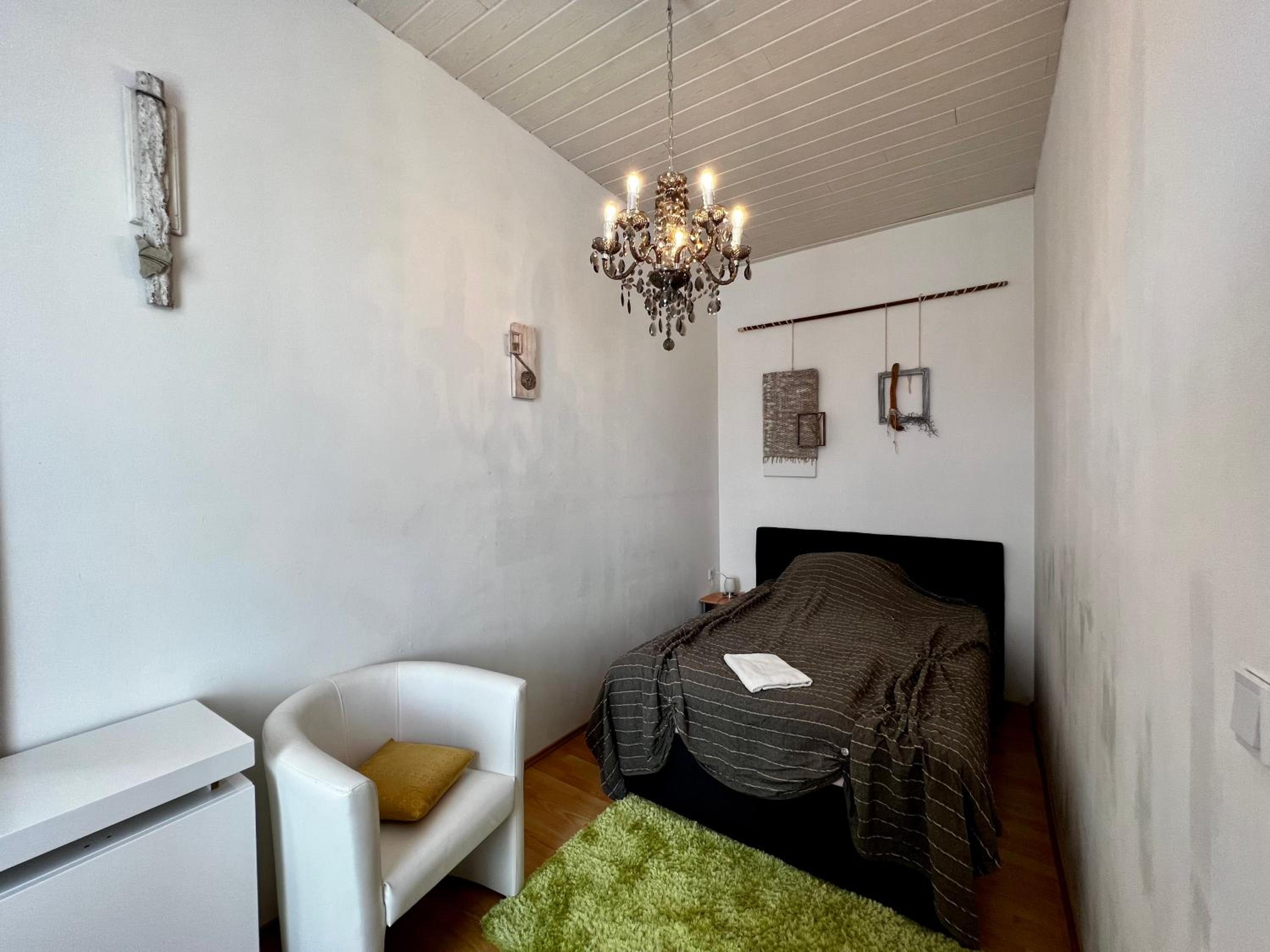 One-Bedroom Apartment - Photo 5