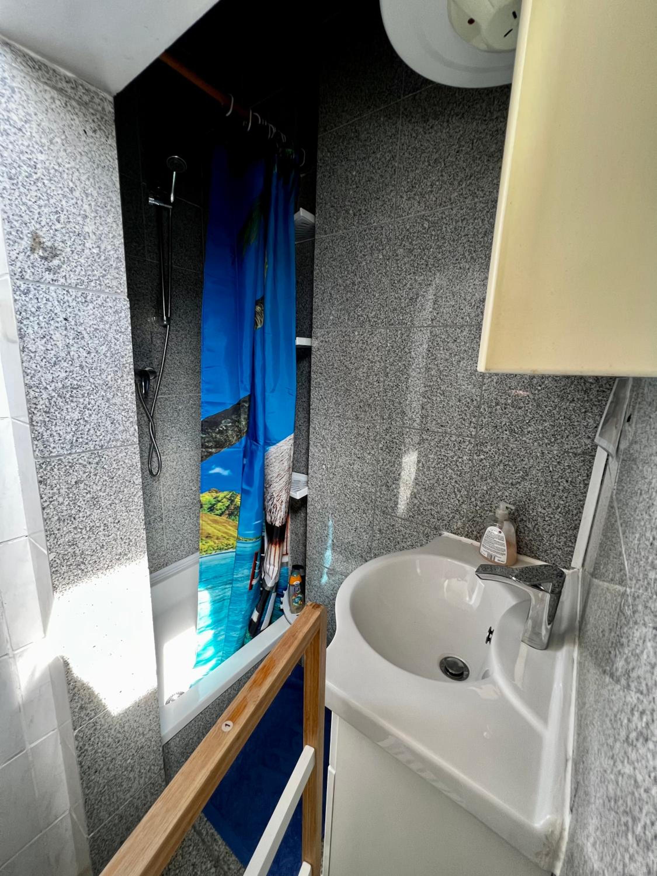 One-Bedroom Apartment - Photo 9