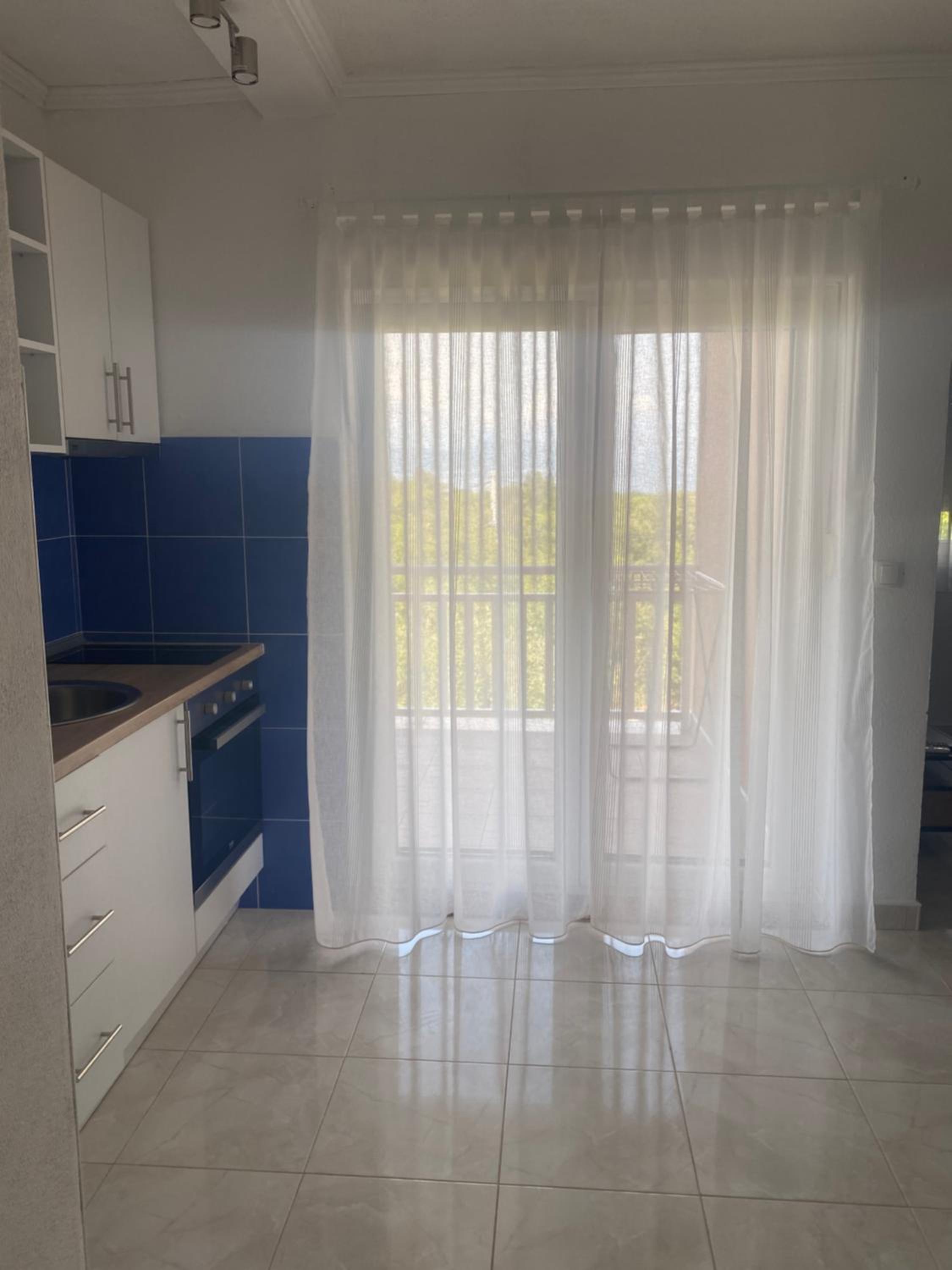 One-Bedroom Apartment with Balcony and Sea View photo 2