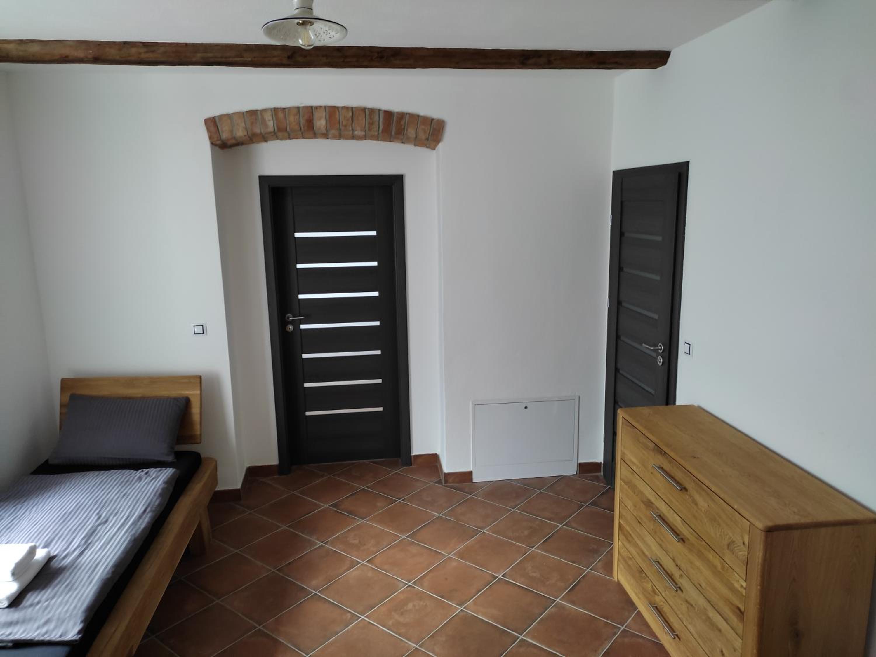 Apartment - Ground Floor - Photo 2