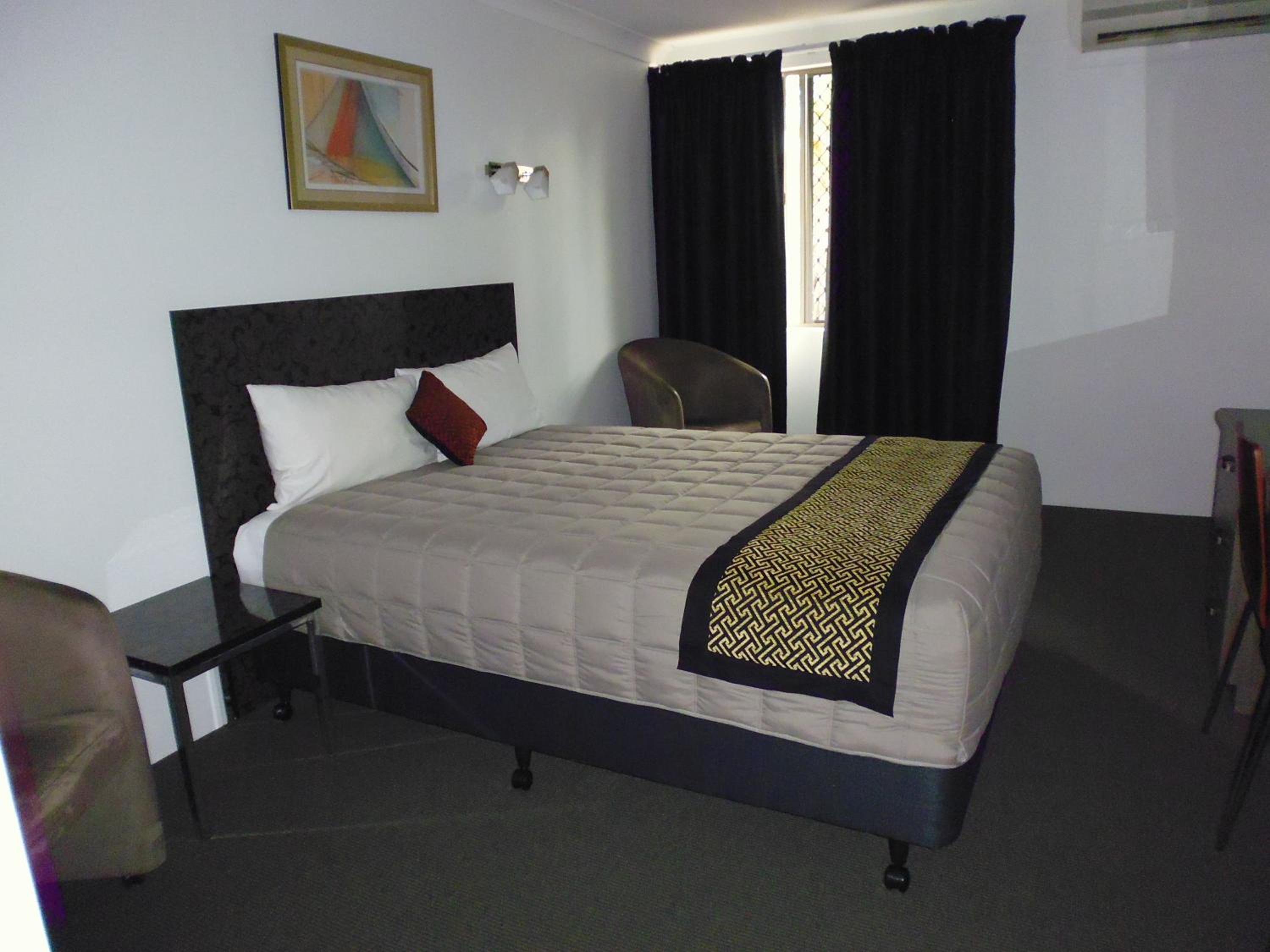 Large Family Room - Photo 1