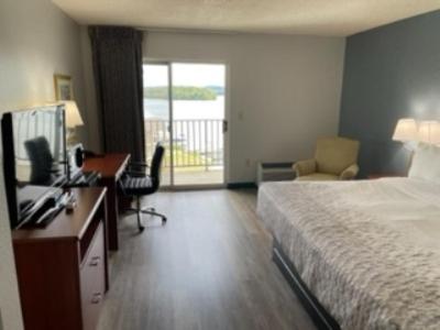King Room with Water View - Non-Smoking - Photo 3