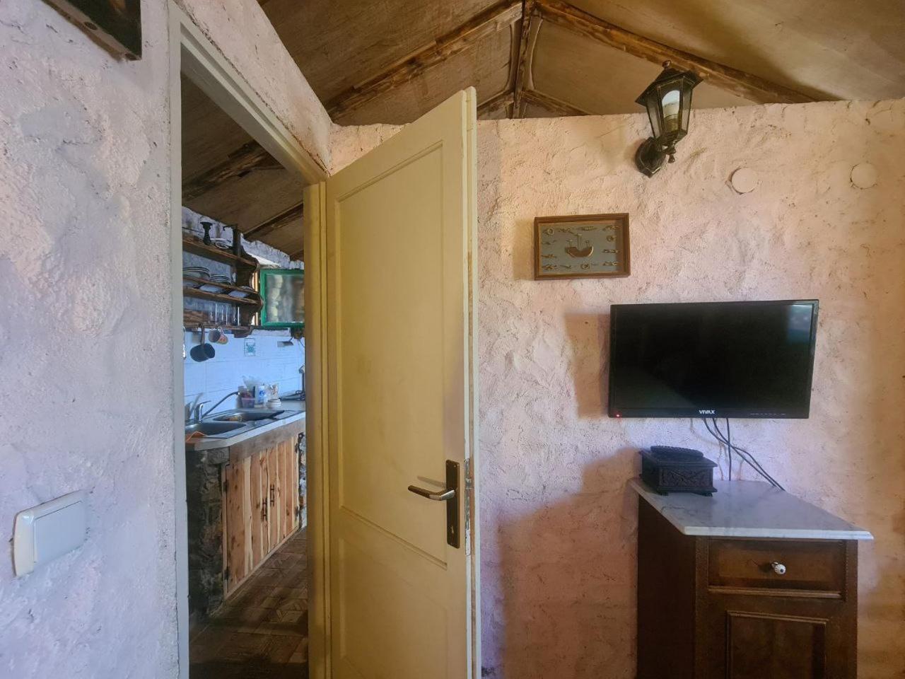 One-Bedroom House photo 1