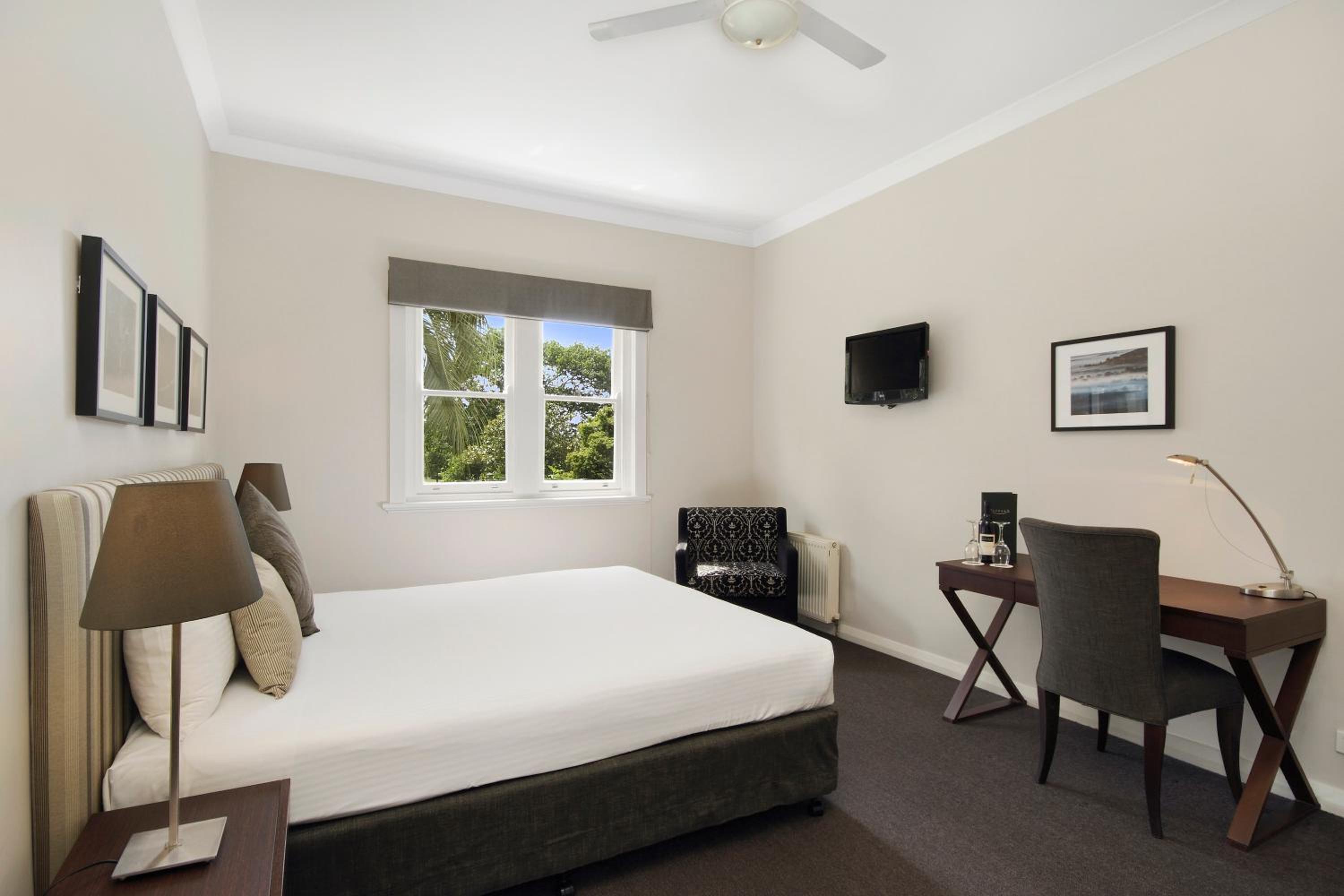 Elms Wing Room - Photo 3