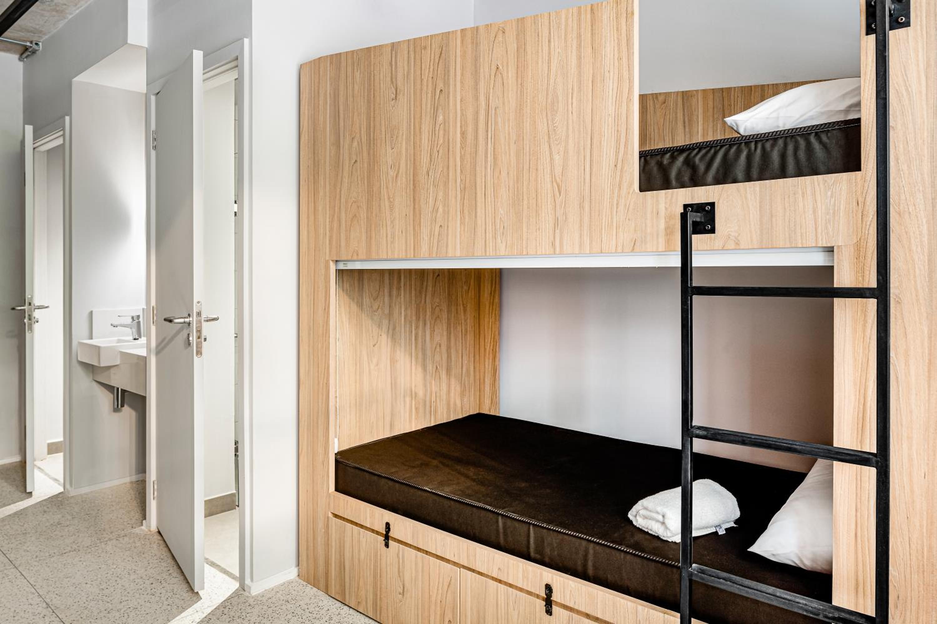 Private Quadruple Room - Photo 5