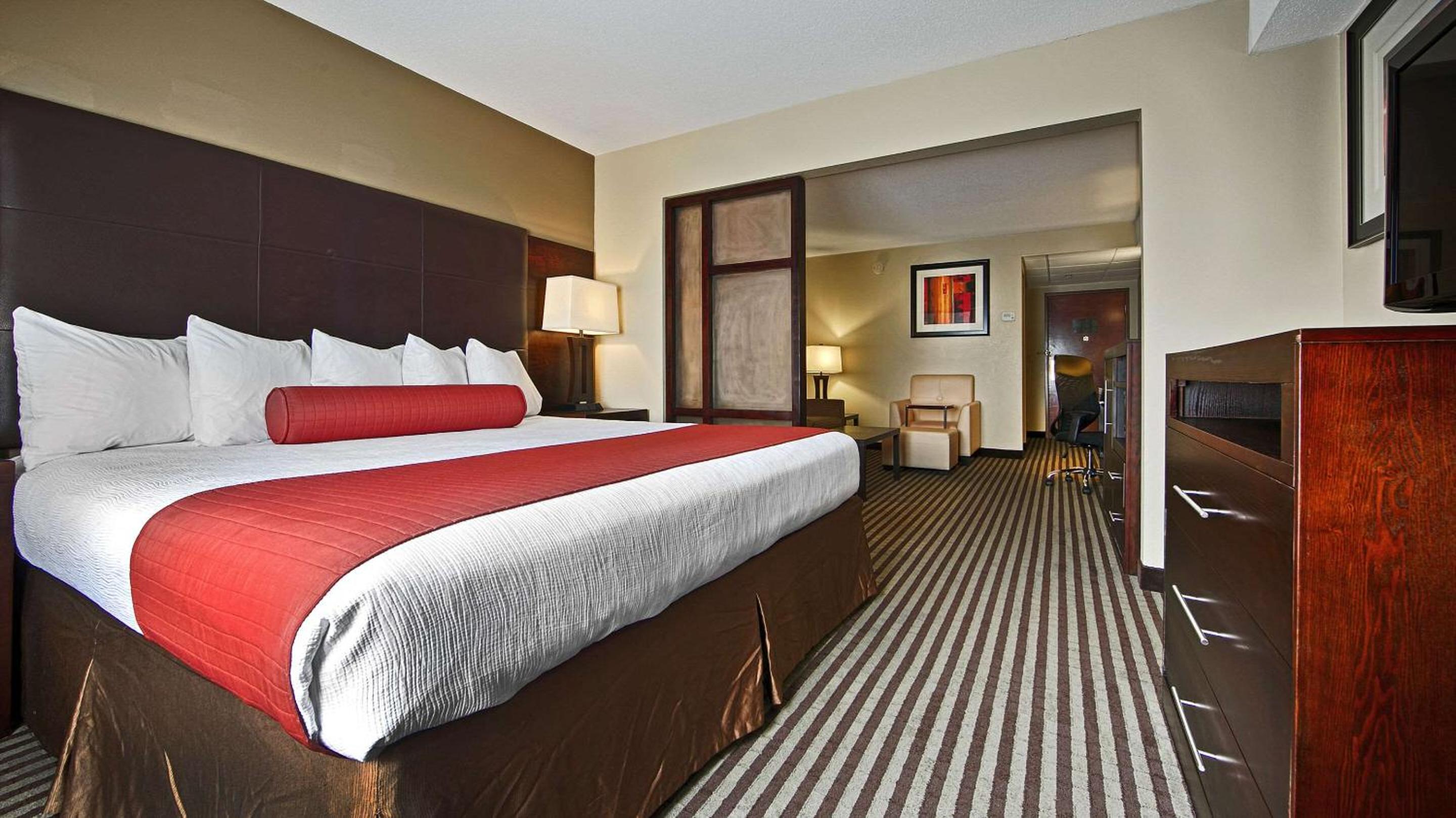 King Suite with Sofa Bed - Non Smoking - Photo 4