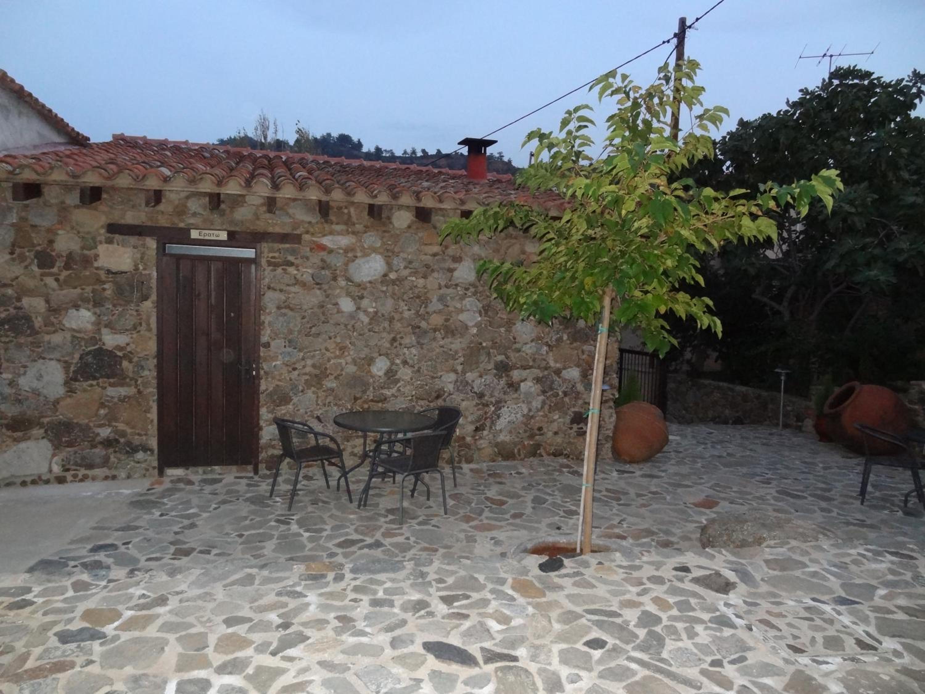 Studio (2 Adults) - Photo 32