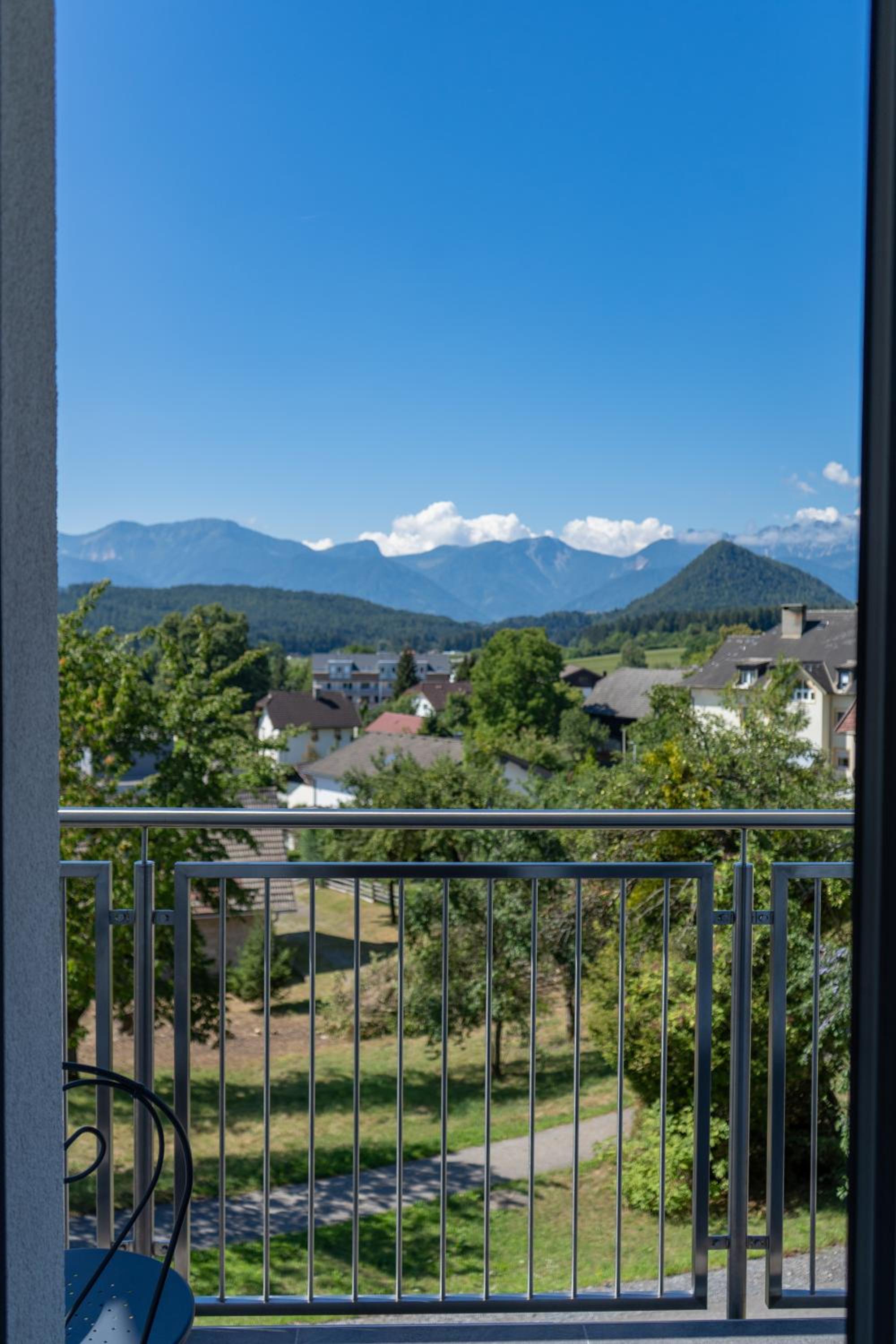 Apartment with Balcony photo 2
