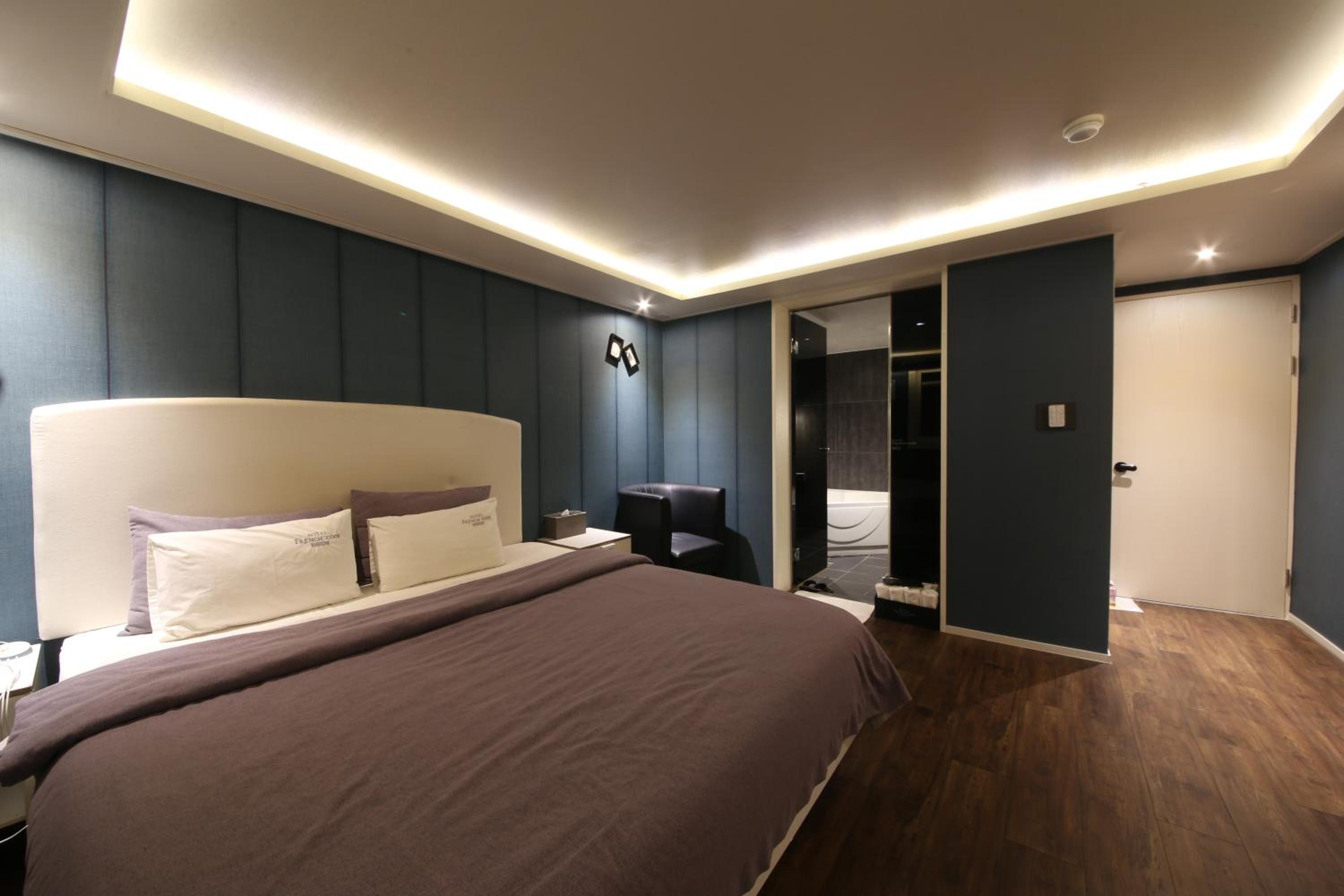 Standard Double Room - Photo 1