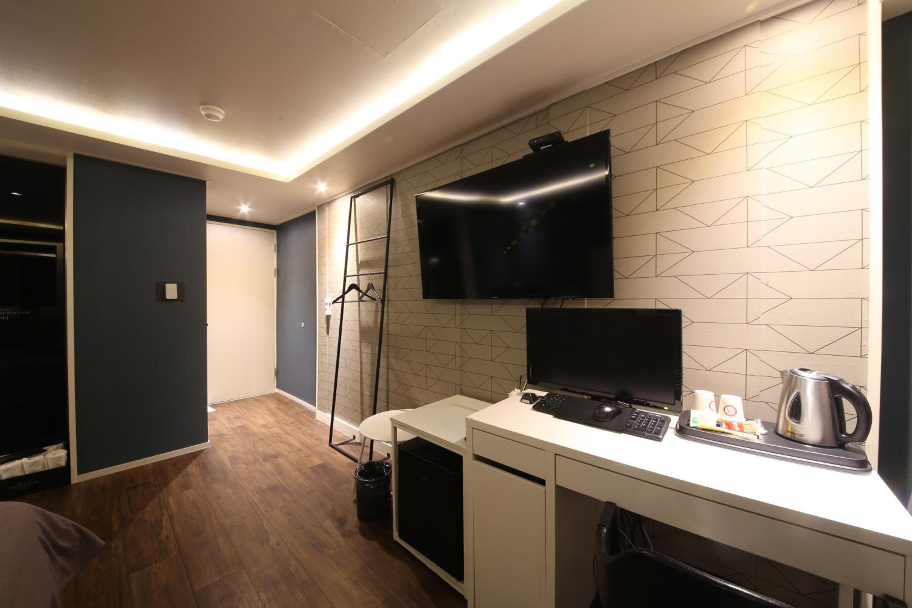 Standard Double Room - Photo 3