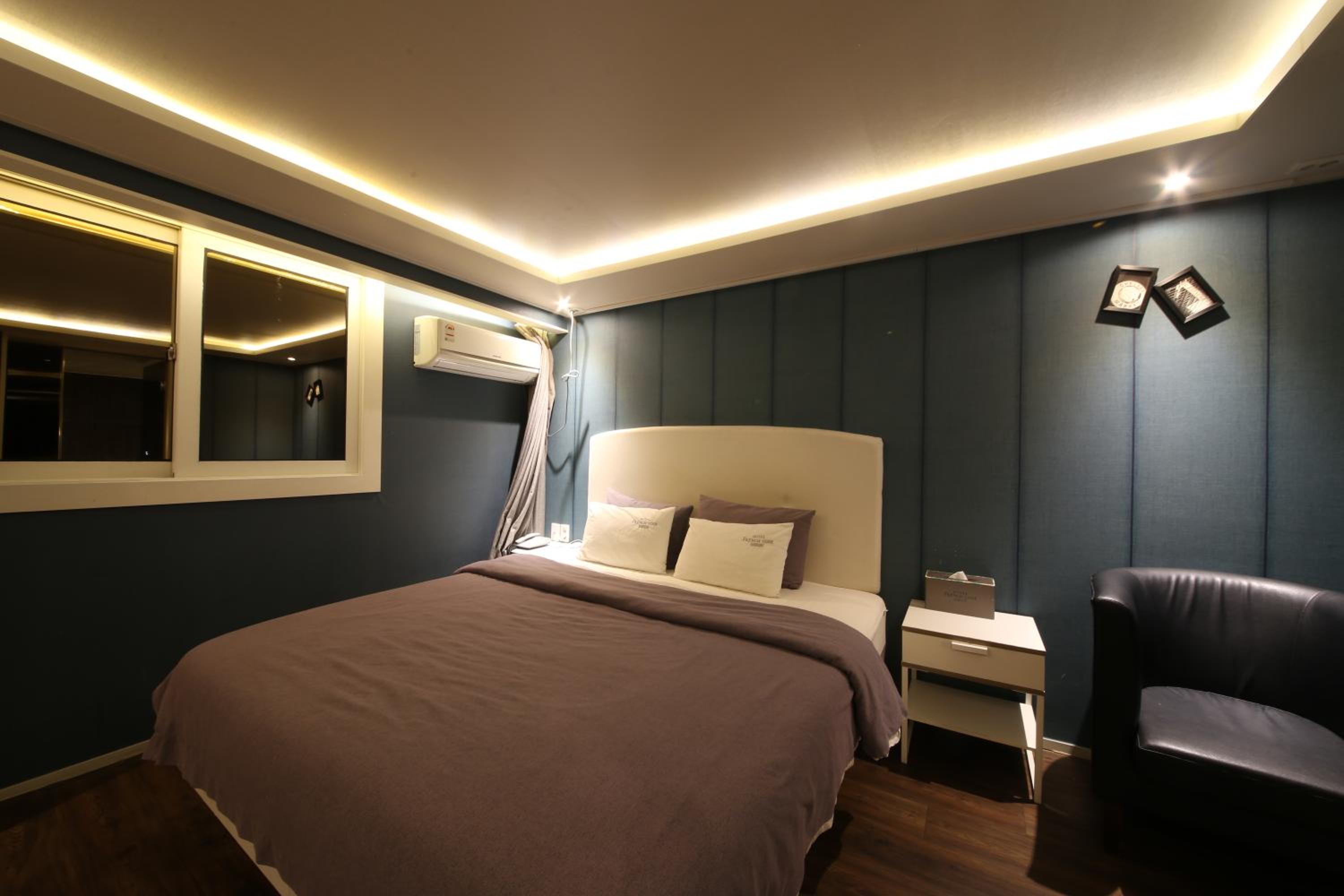 Standard Double Room - Photo 6