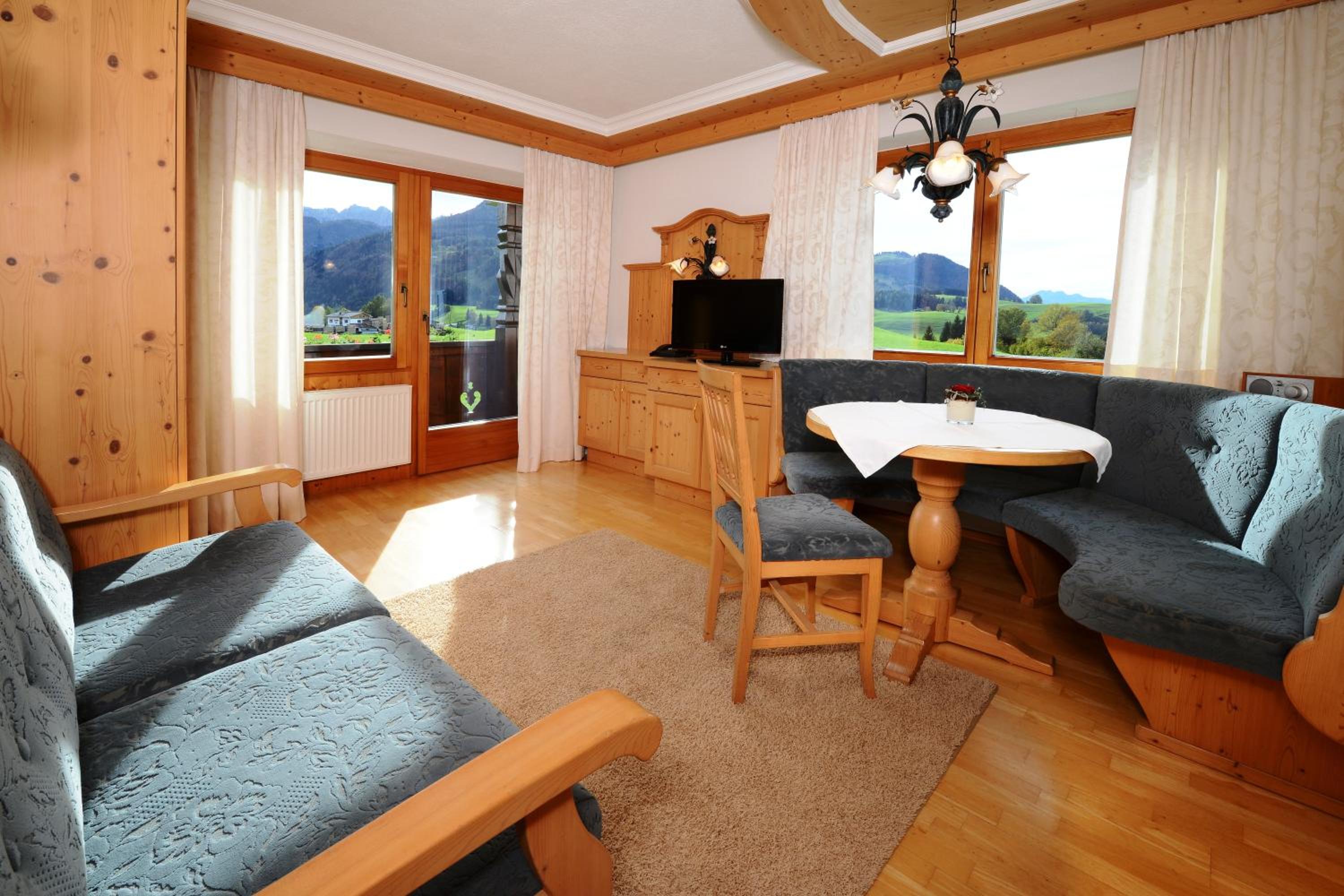 One-Bedroom Apartment with Mountain View photo 1