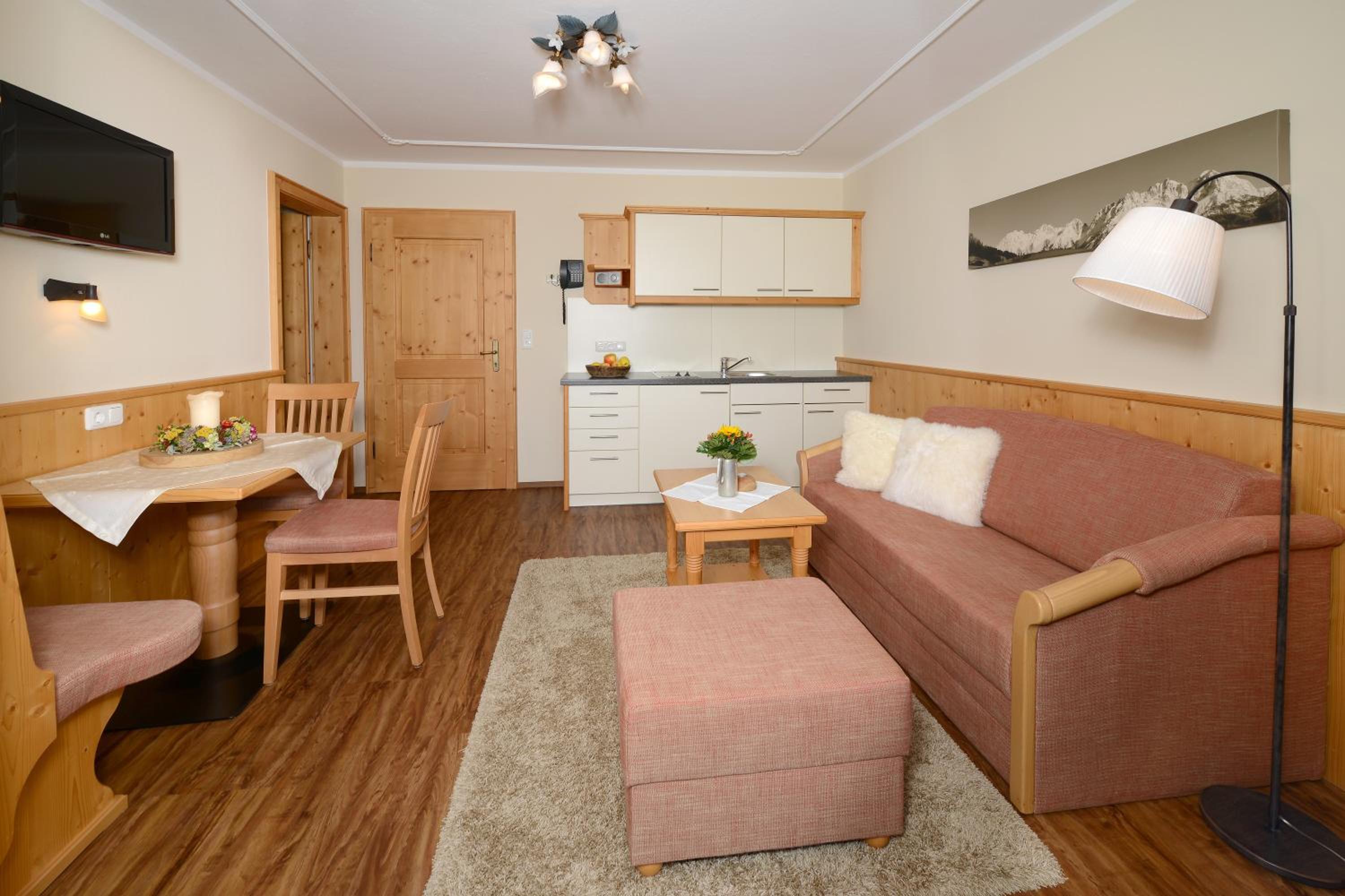 Comfort Apartment with Mountain View  photo 2