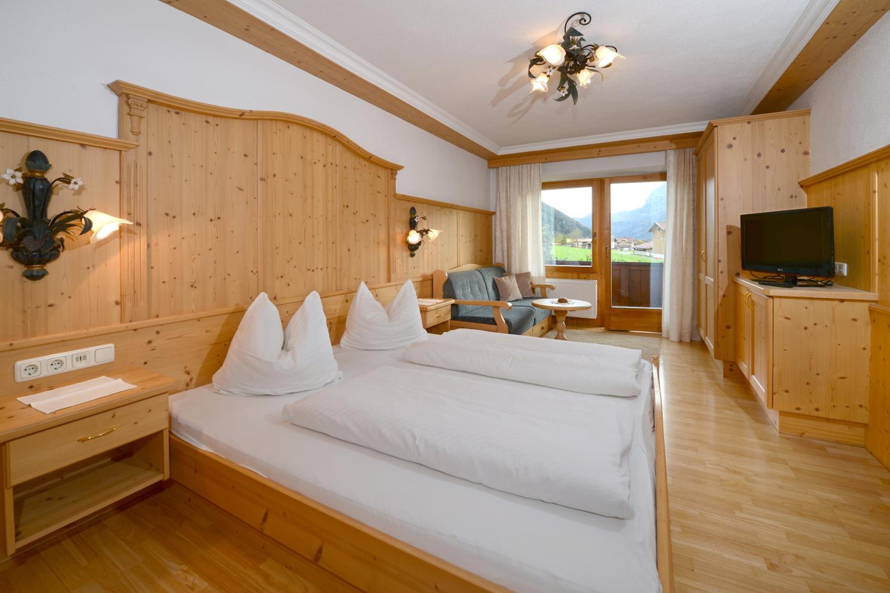 Apartment with Mountain View photo 1