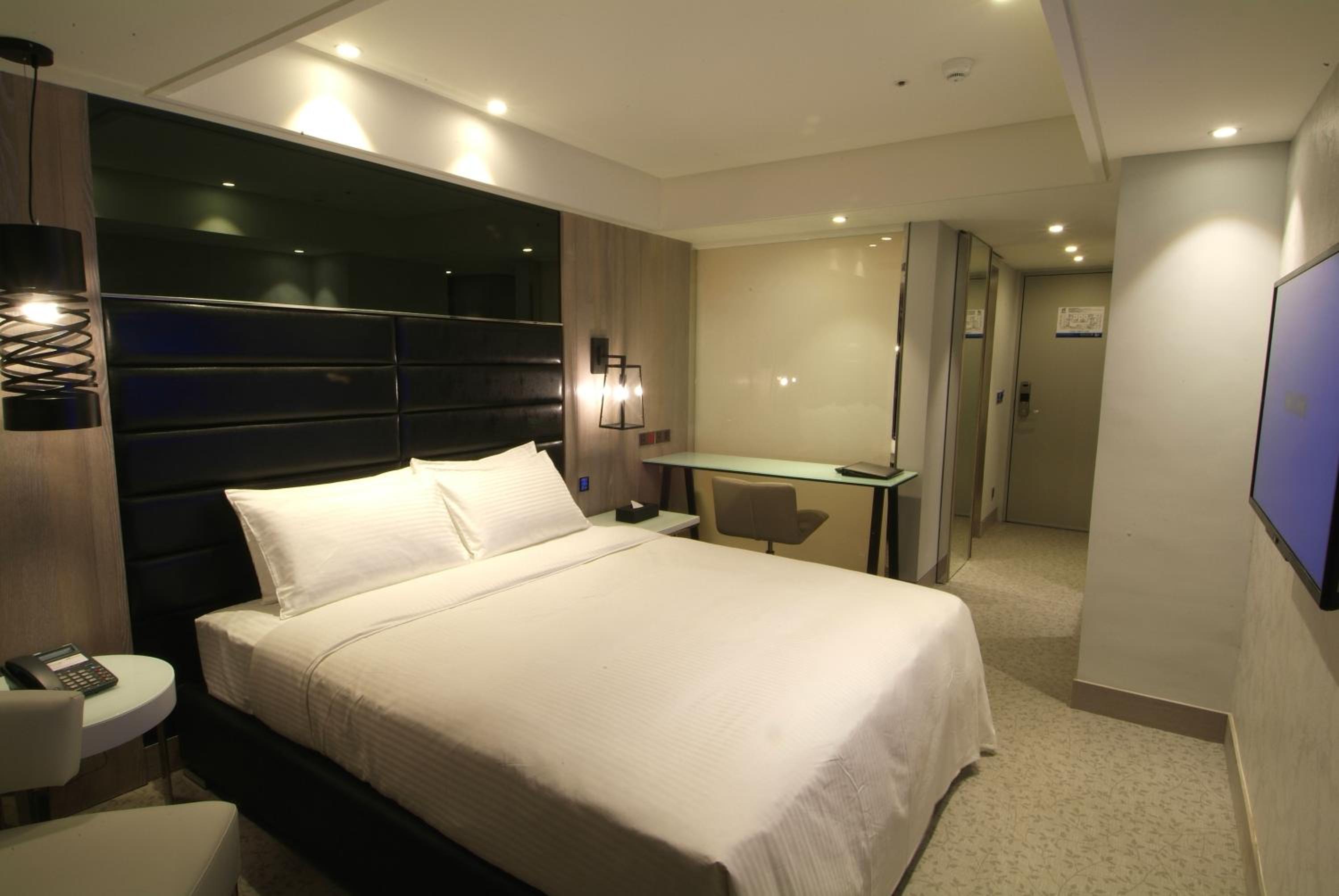 Standard Double Room - Photo 5