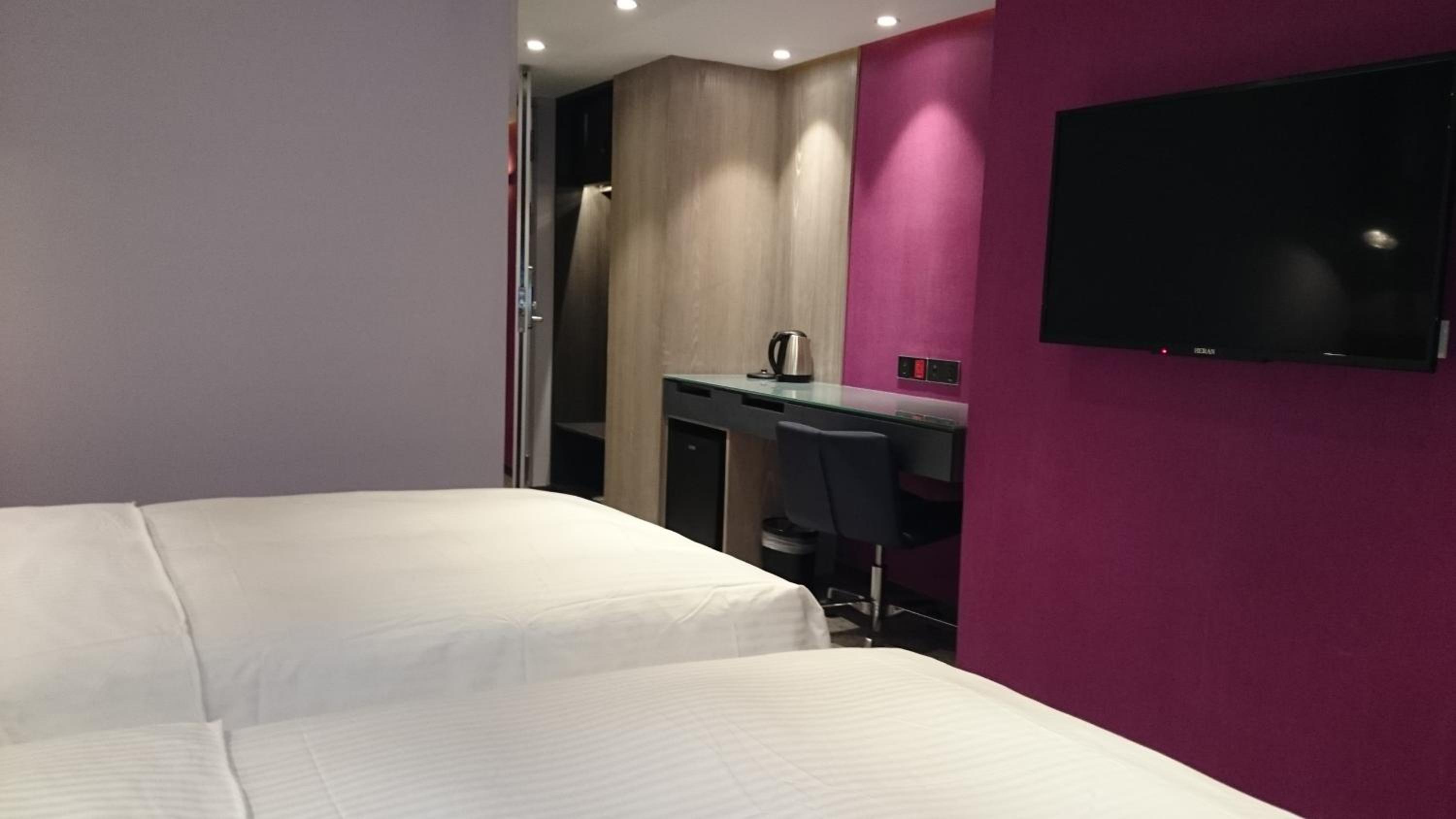 Standard Twin Room - Photo 5