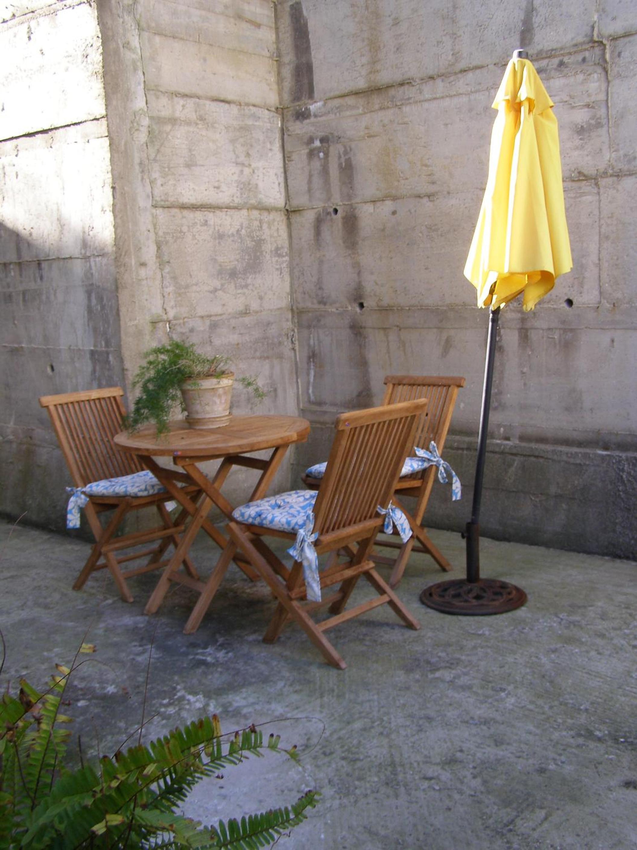 Studio with Patio - Photo 4
