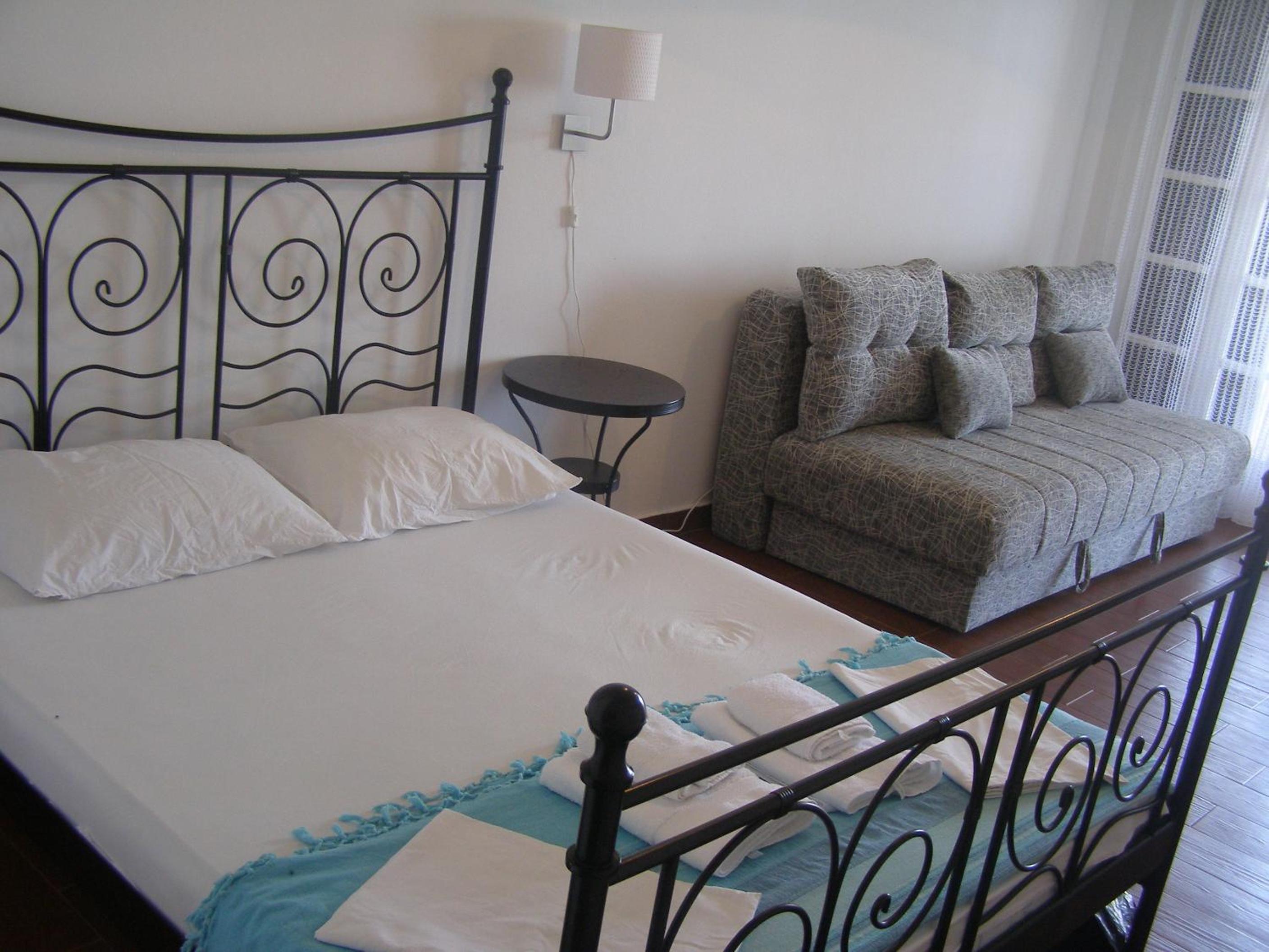 Studio with Sea View (3 Adults) - Photo 5