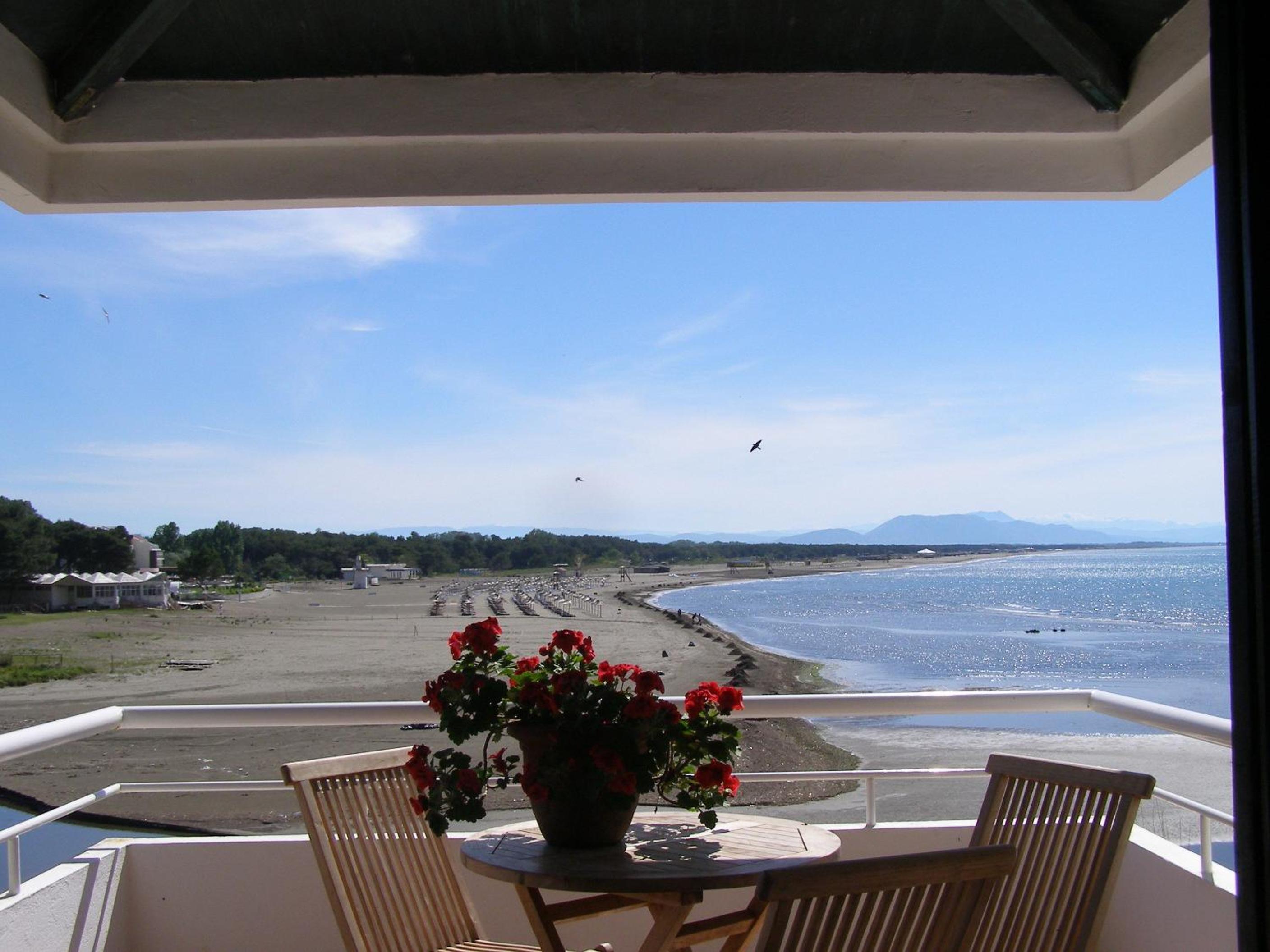 Studio with Sea View (3 Adults) - Photo 3