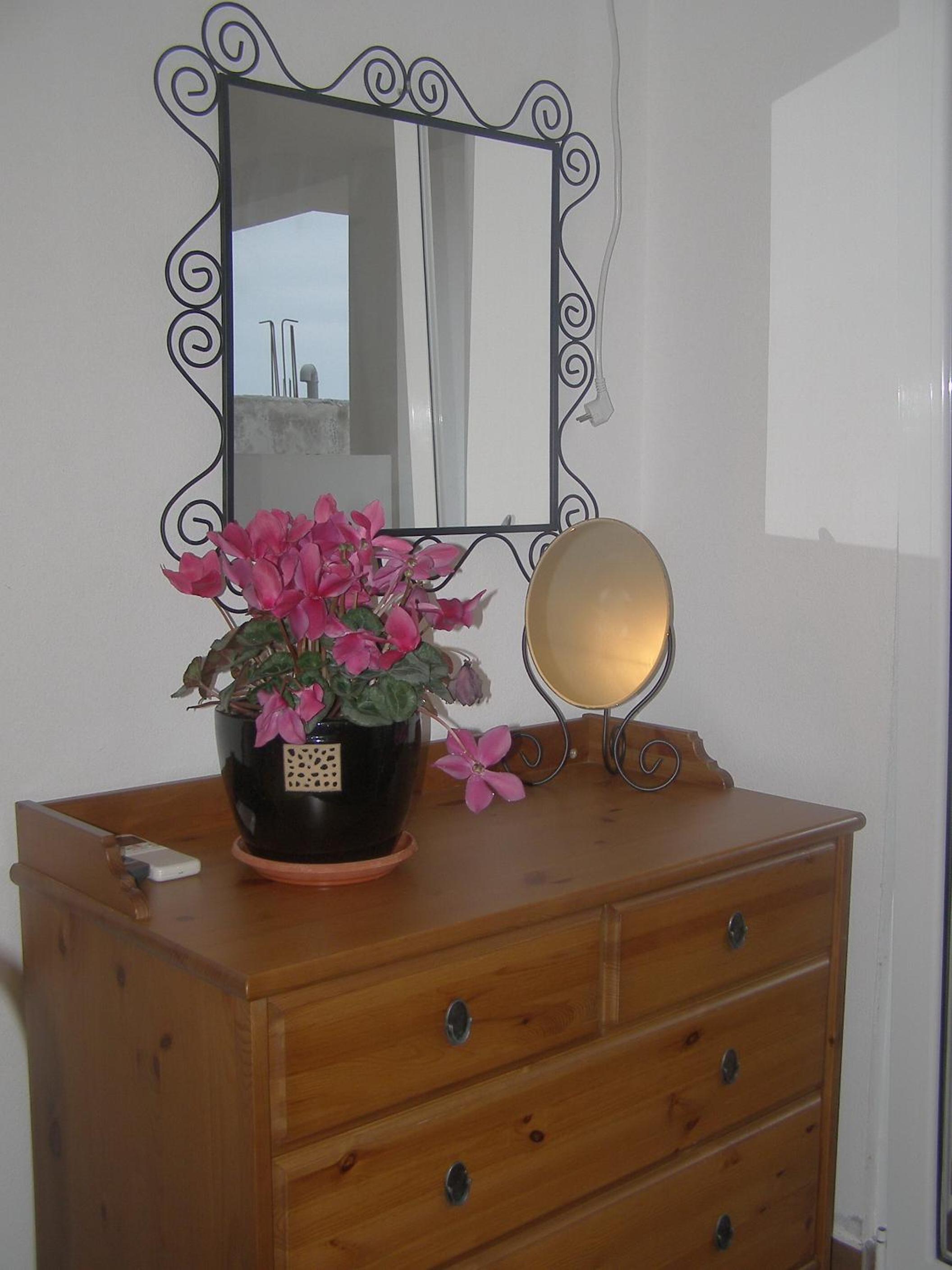 Studio with Sea View (4 Adults) - Photo 5