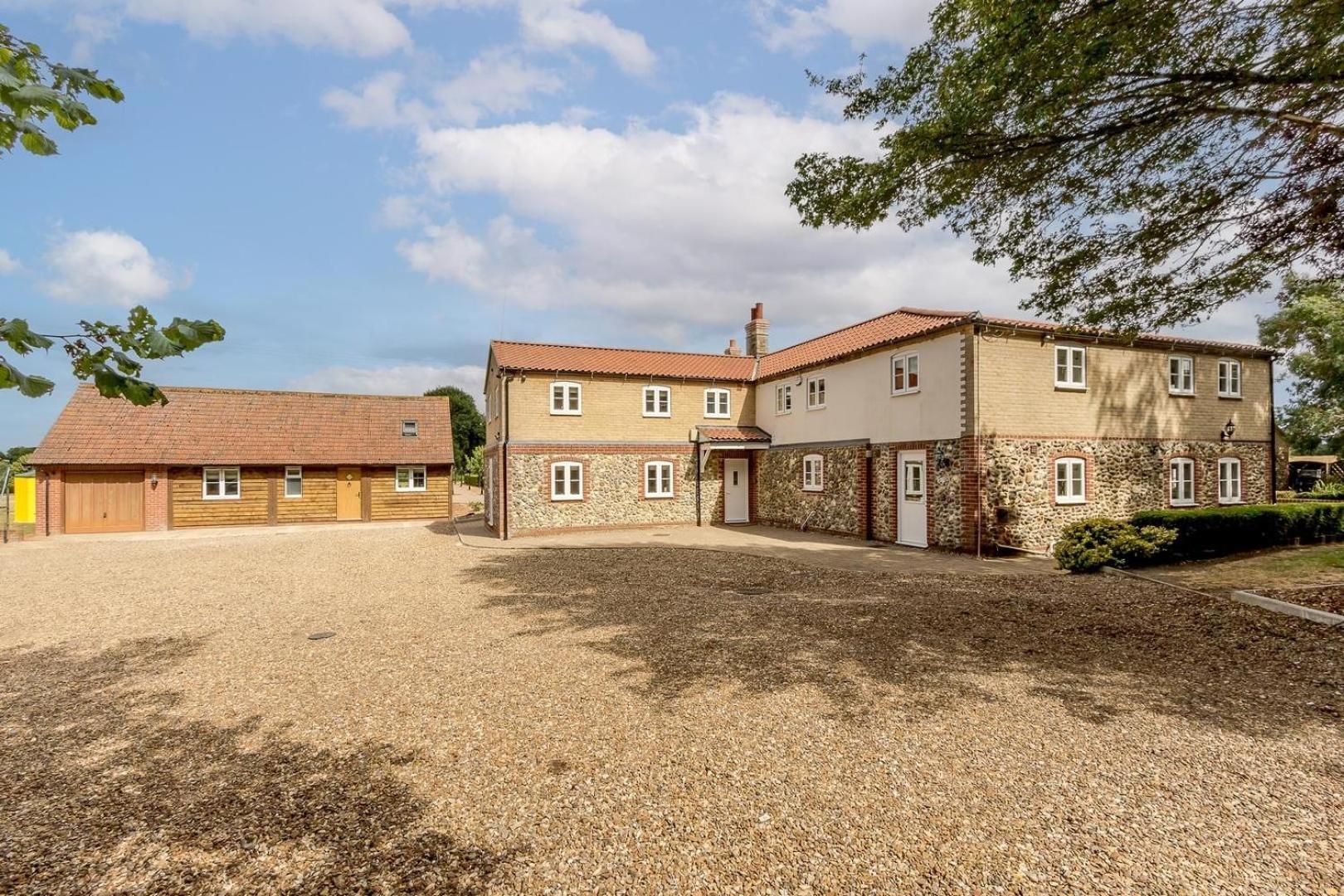 Seven-Bedroom Holiday Home photo 3