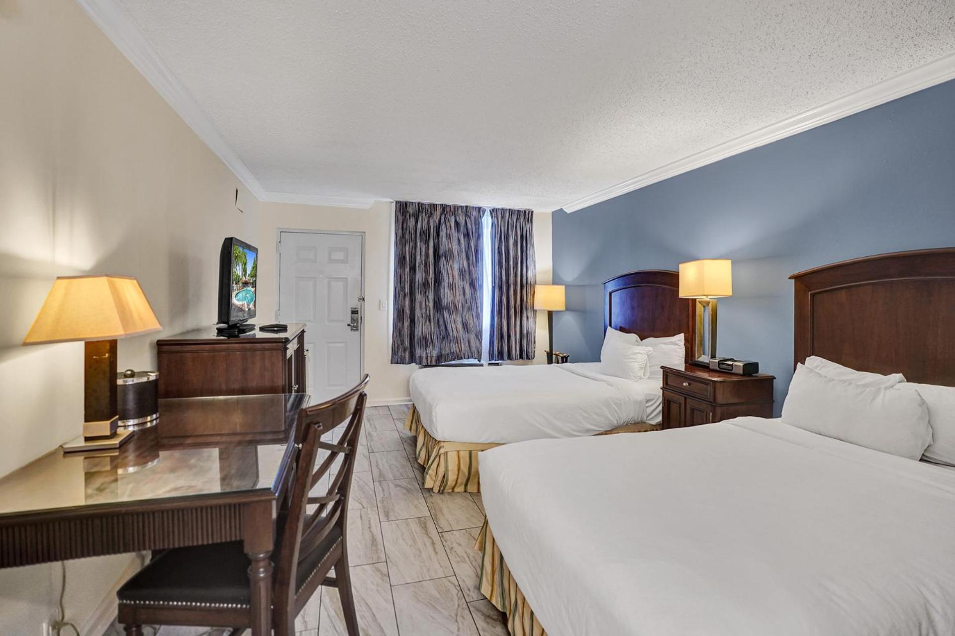 Traditional 2 Queen Bed Cityside - Photo 15