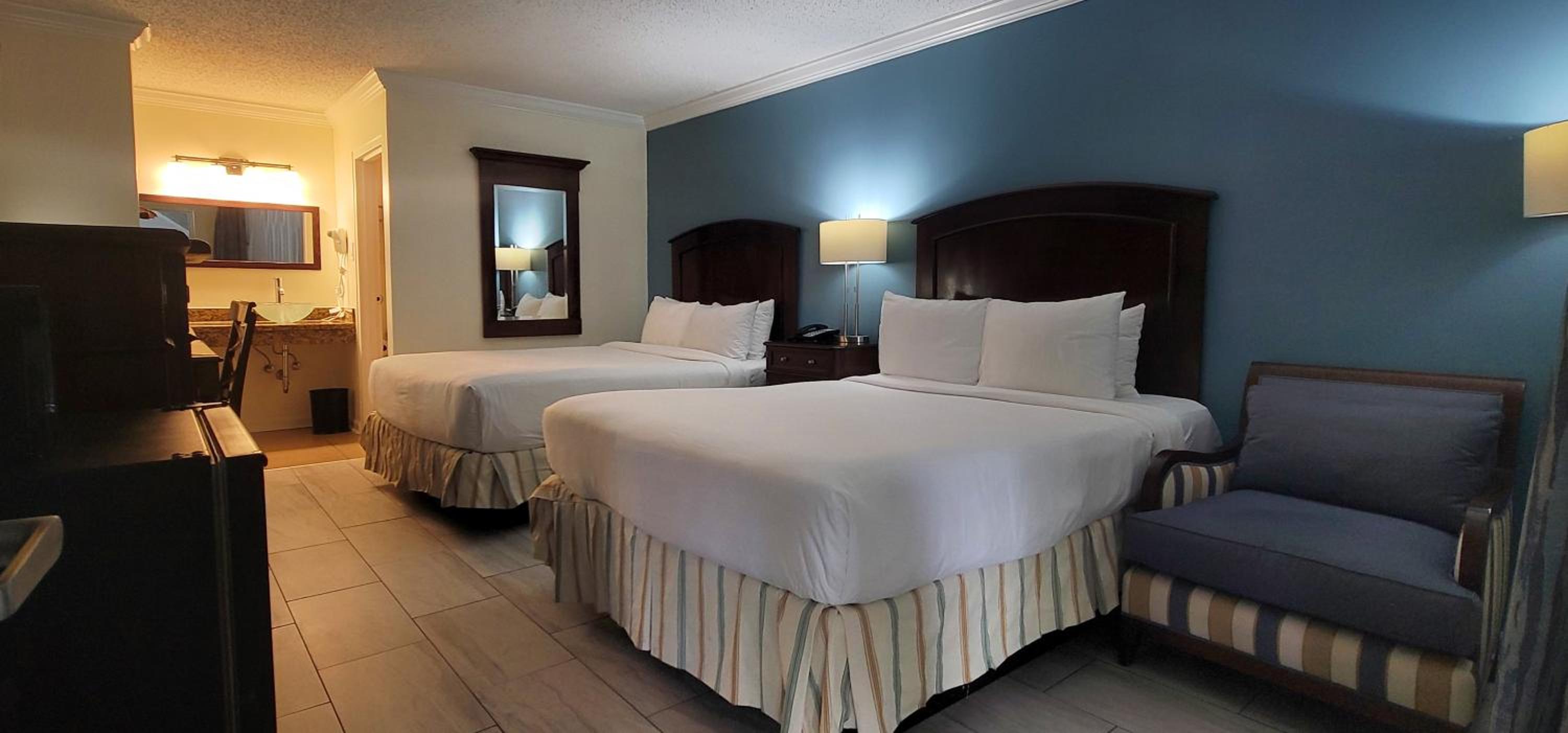Traditional 2 Queen Bed Cityside - Photo 8