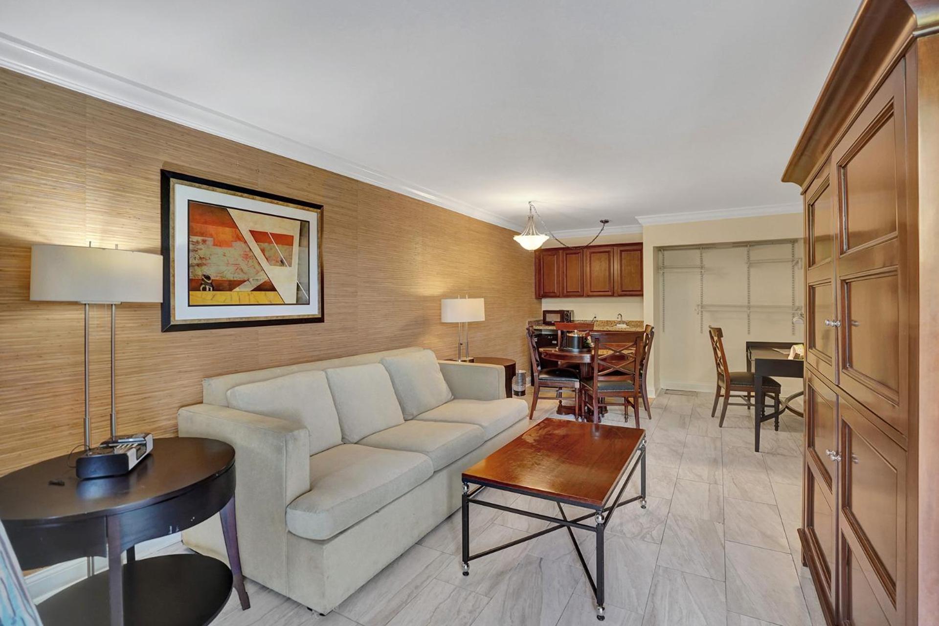 Executive Suite King Poolside - Photo 1