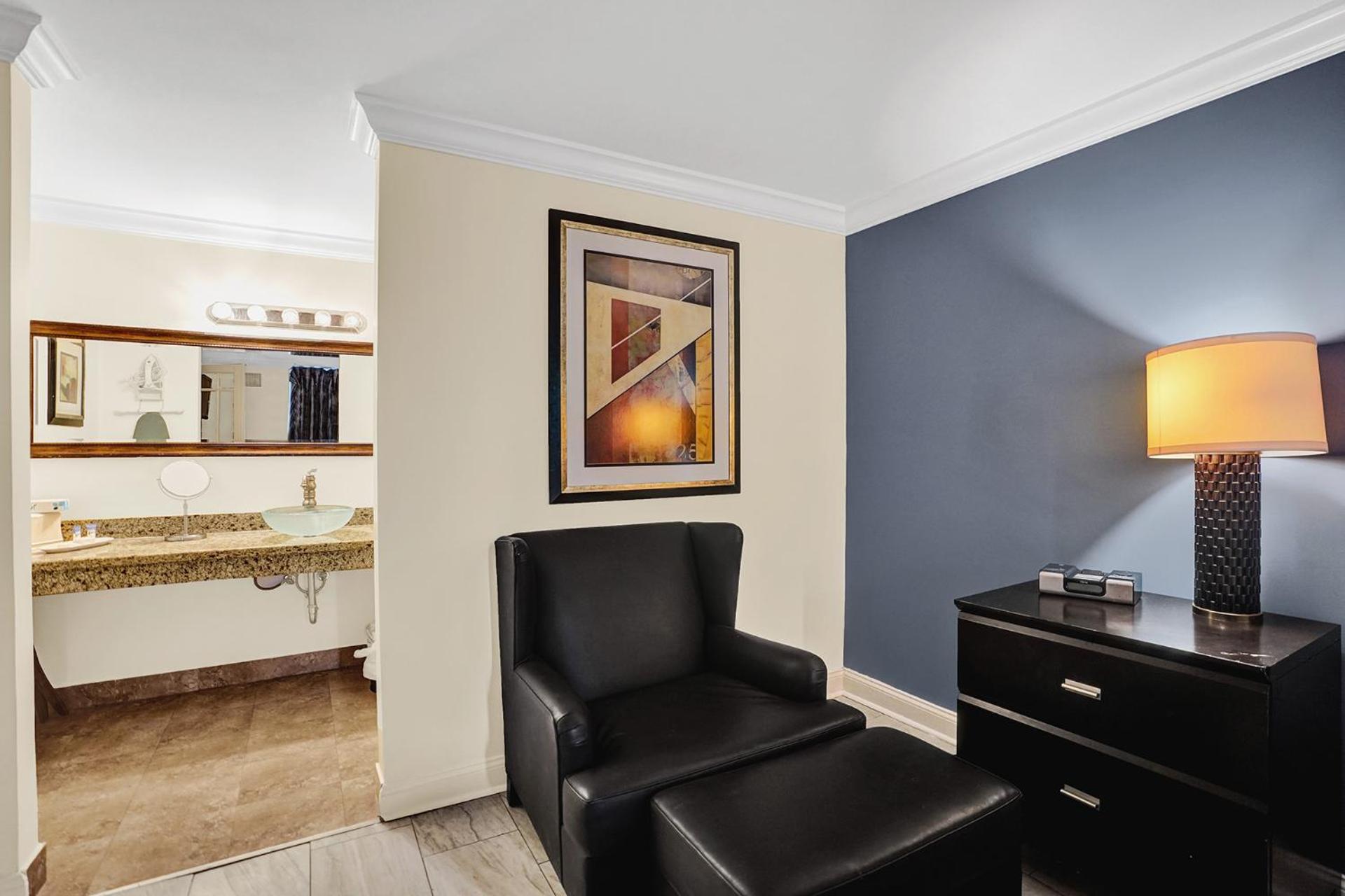 Executive Suite King Poolside - Photo 6