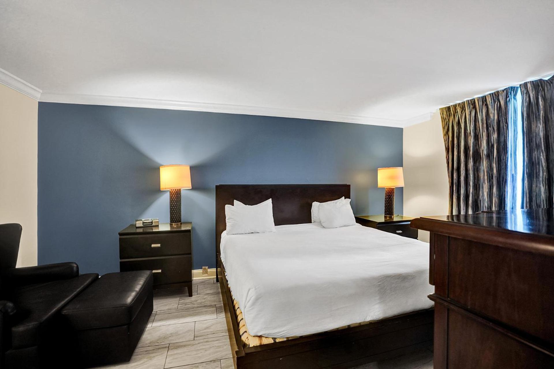 Executive Suite King Poolside - Photo 7