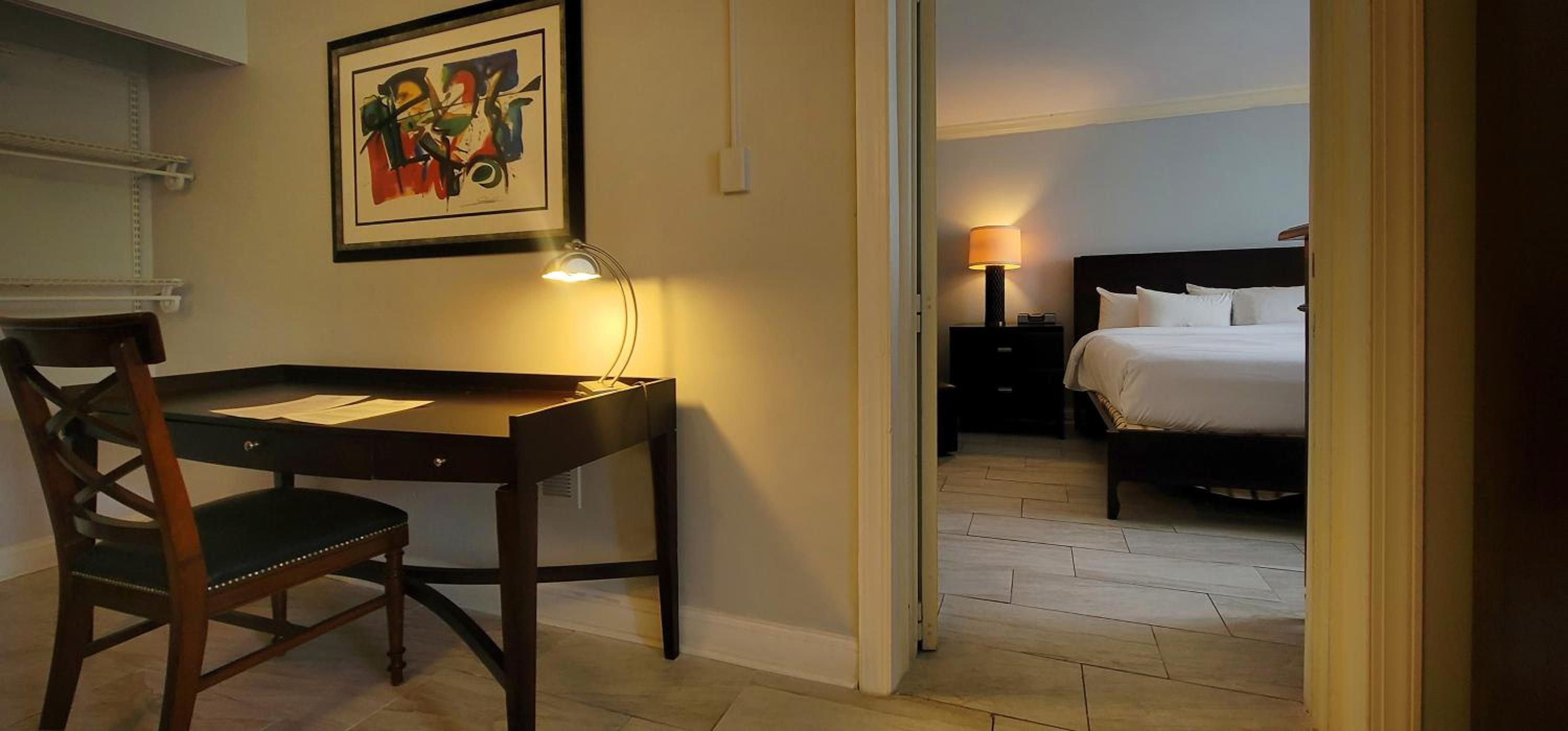 Executive Suite King Poolside - Photo 4
