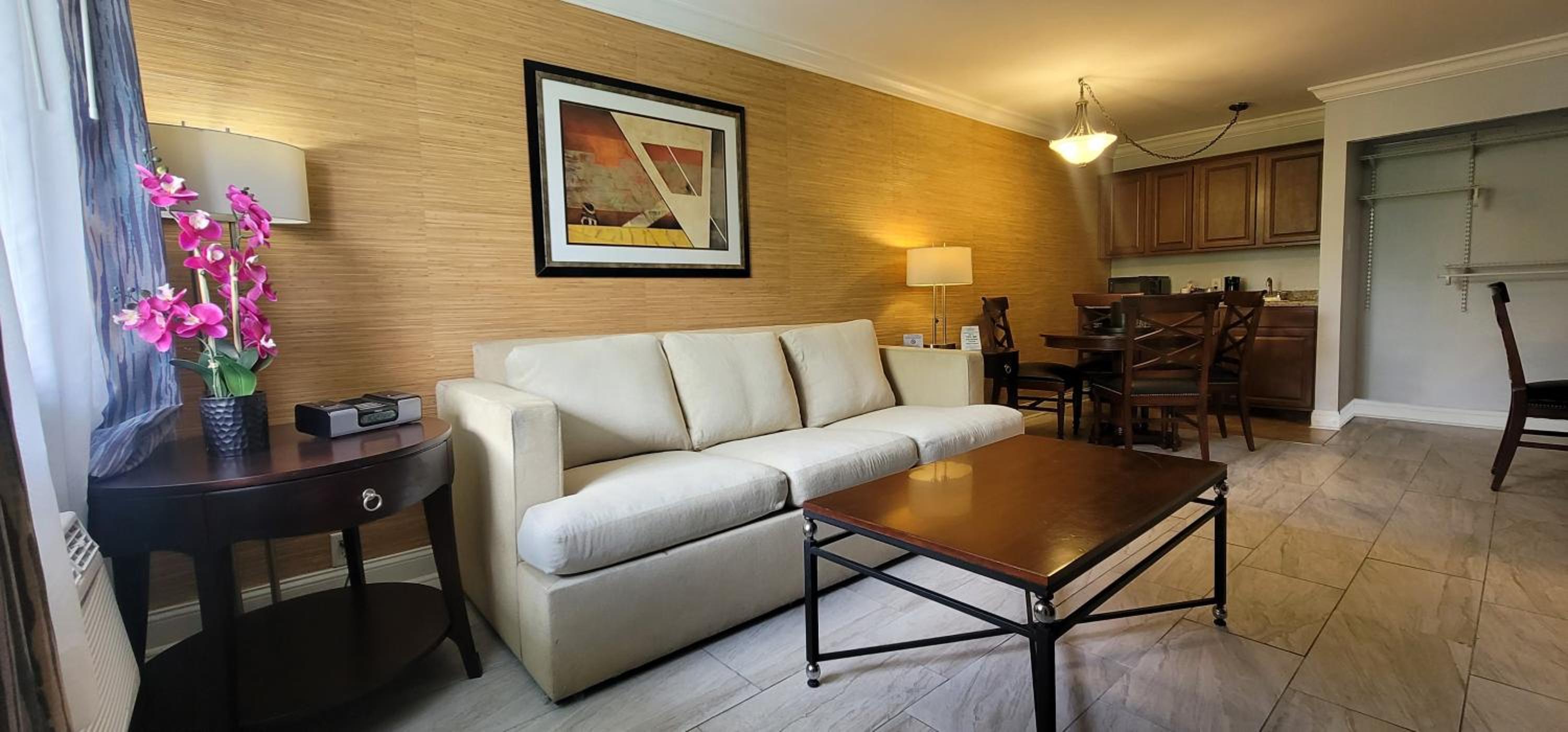 Executive Suite King Poolside - Photo 5