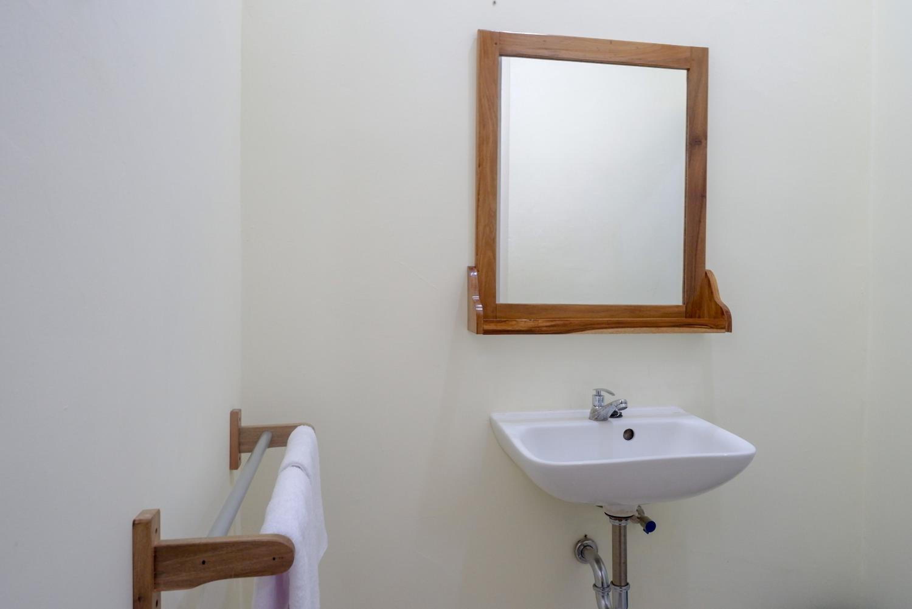 Standard Double Room - Photo 8