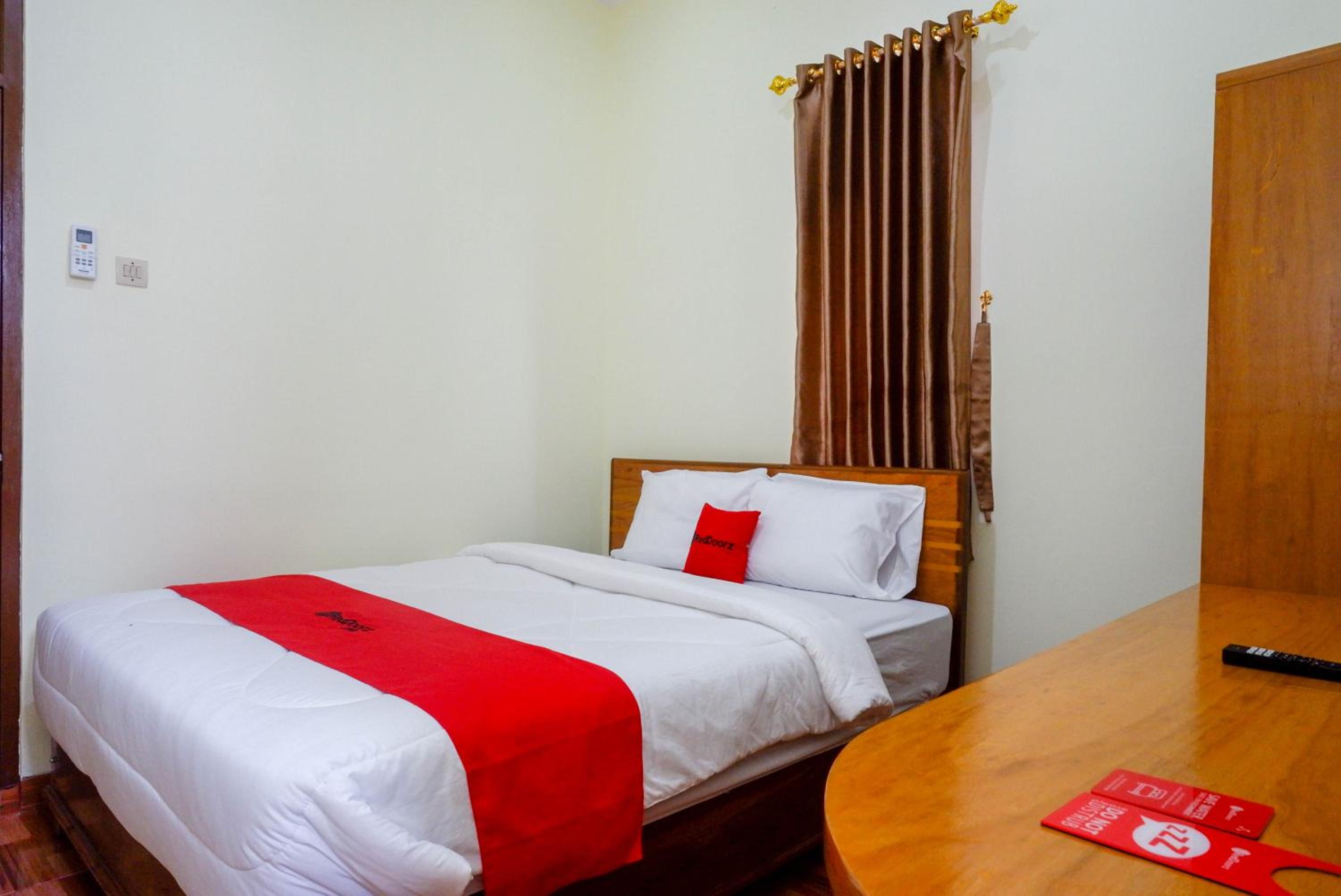Standard Double Room - Photo 9