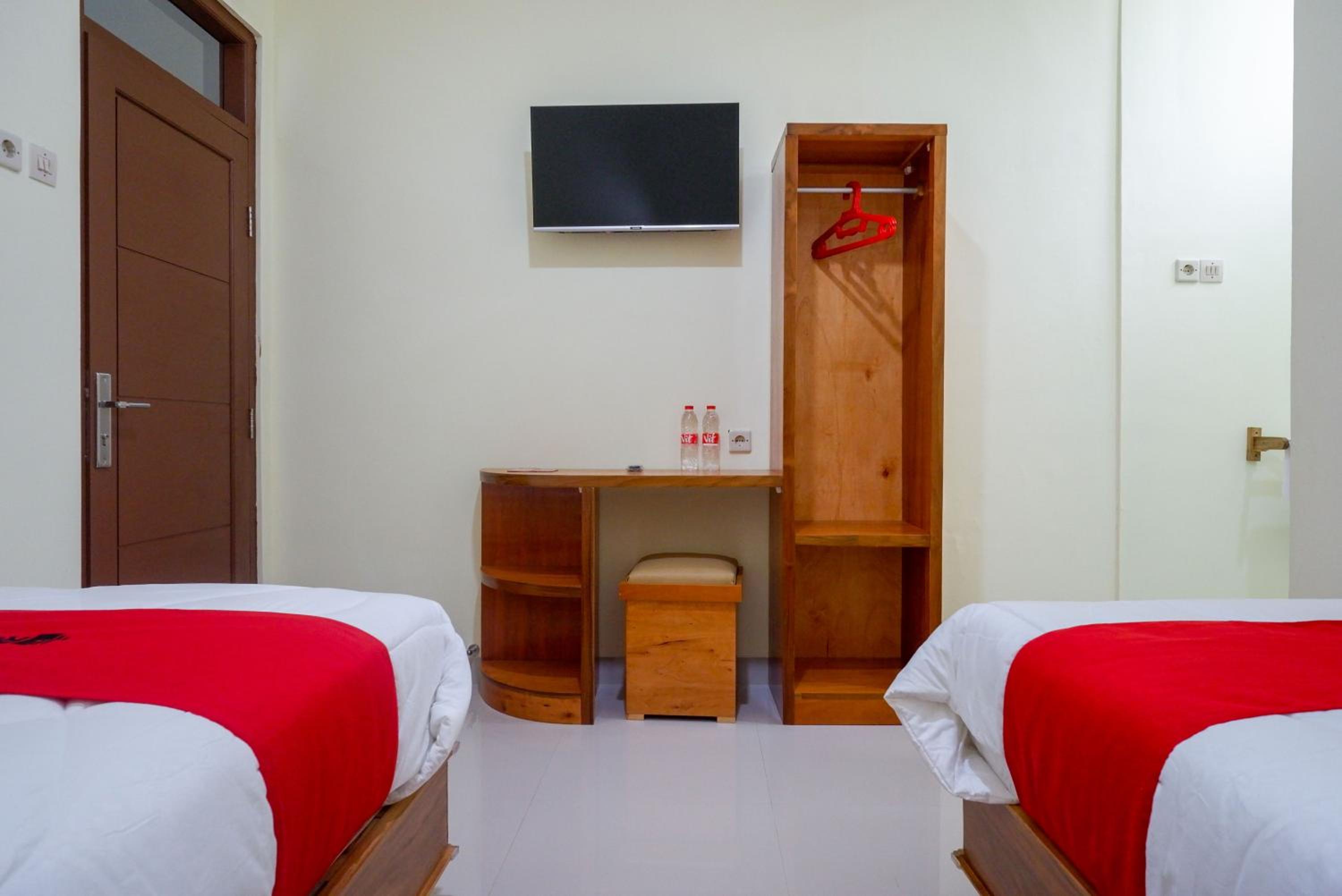 Twin Room - Photo 2