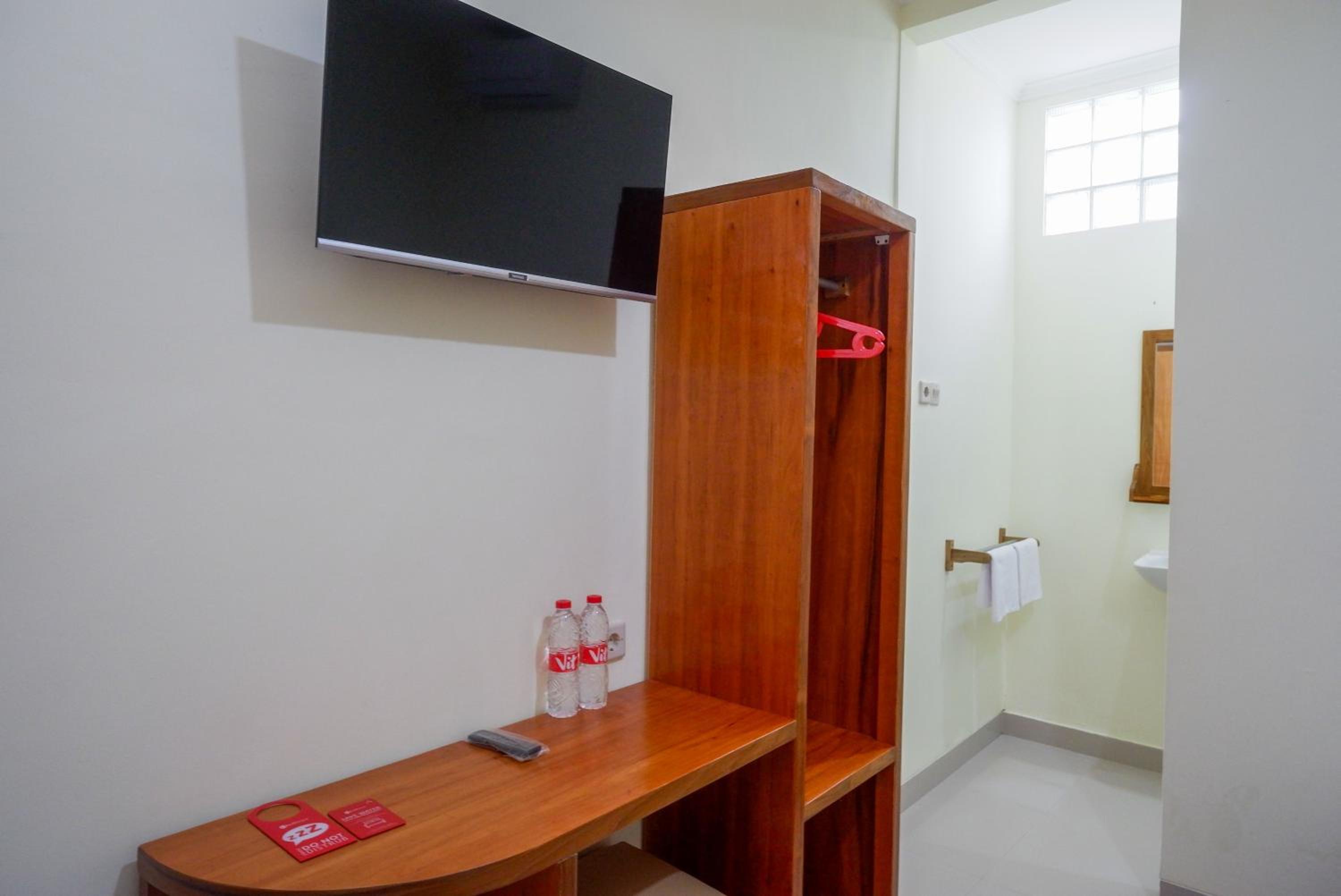 Standard Double Room - Photo 11